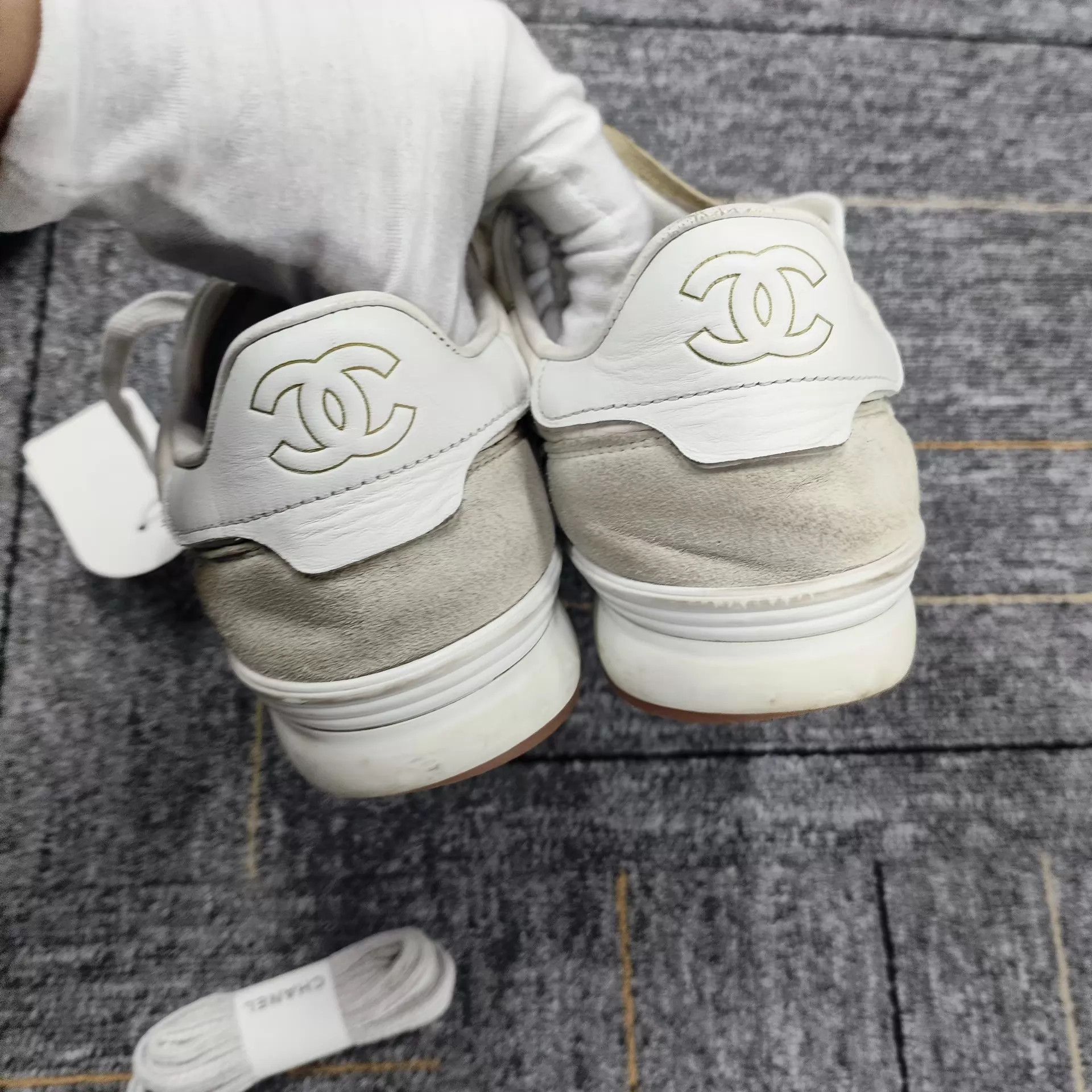 Chanel CHANEL Women's Leather Sneakers White 37.5 Size US 7 / IT 37 - 7 Thumbnail