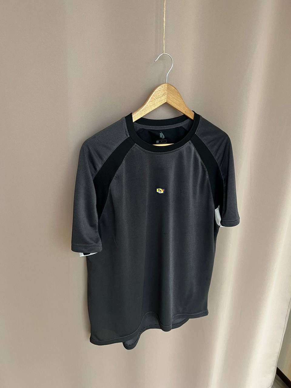 Nike Nike TN T-Shirt Mens Size L Gray Jersey Short Sleeve Air Size US L / EU 52-54 / 3 - 5 Thumbnail