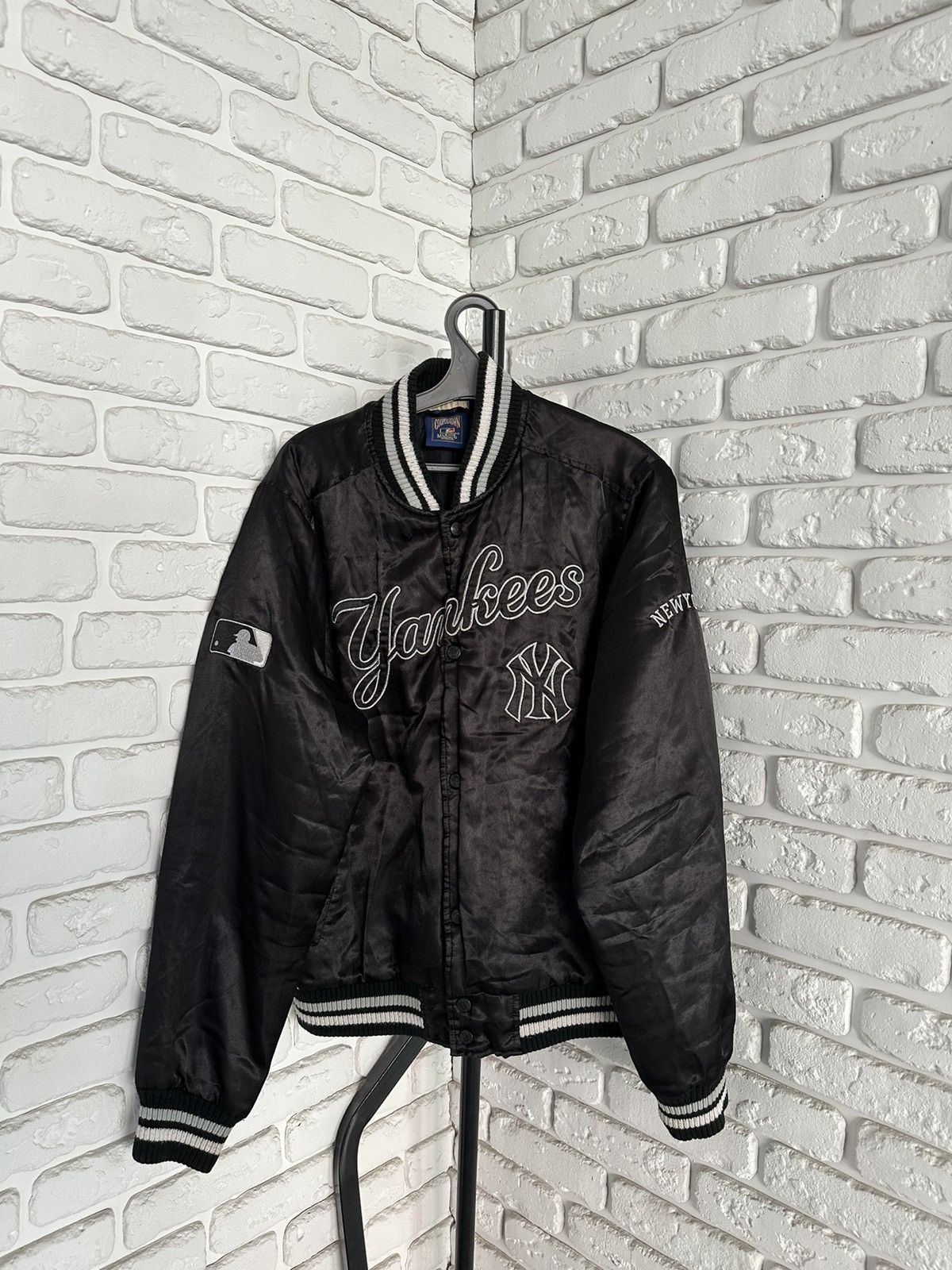 New York Yankees Yankees vintage 90s bomber jacket Size US L / EU 52-54 / 3 - 2 Thumbnail
