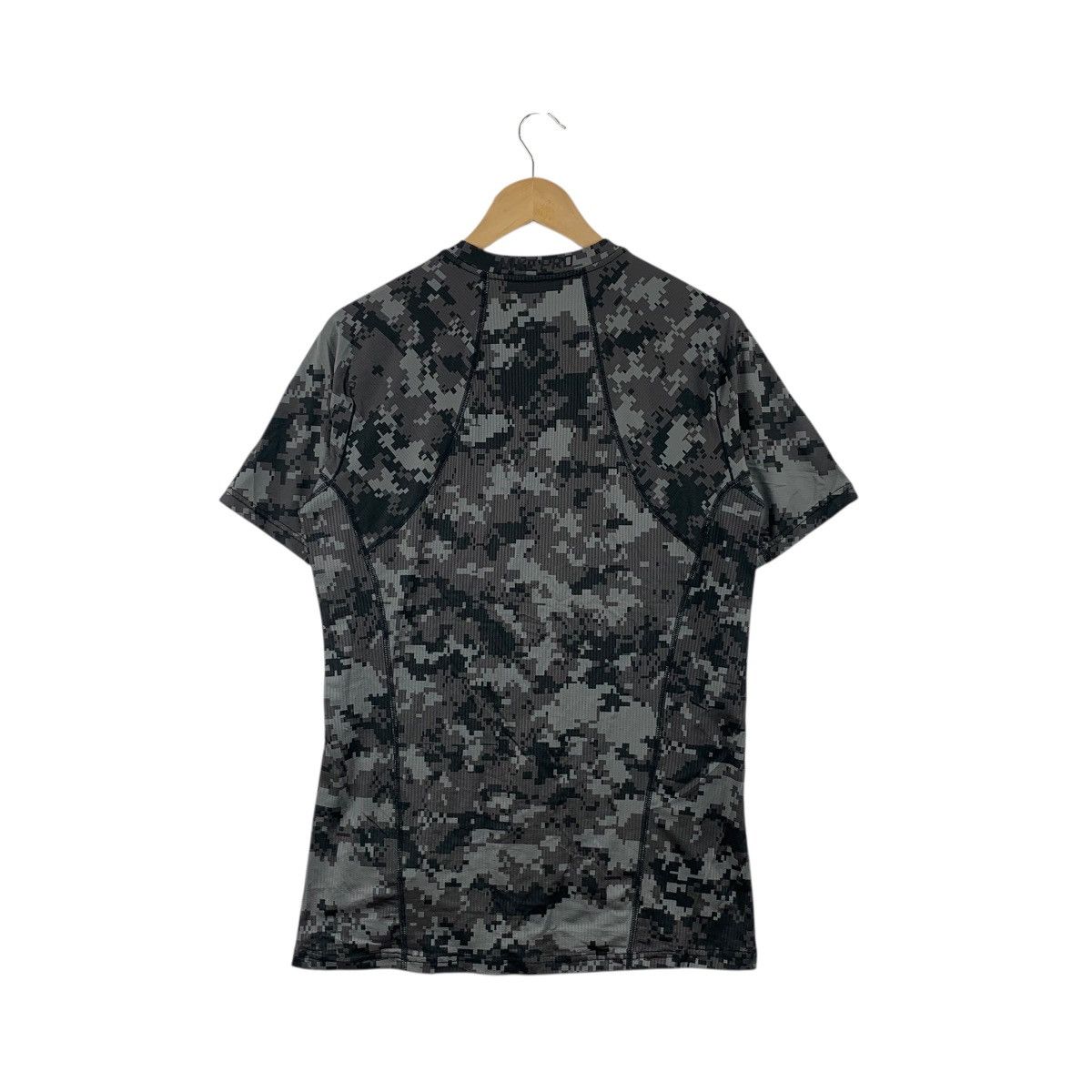 Nike NIKE PRO HYPERCOOL Collection Digital Camo Tee Shirt Top Size US L / EU 52-54 / 3 - 5 Thumbnail