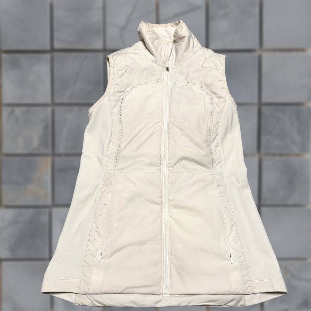 Lululemon Lululemon Vest Womens 6 White Run For The Cold Insulated Running Pockets Size M / US 6-8 / IT 42-44 - 1 Thumbnail
