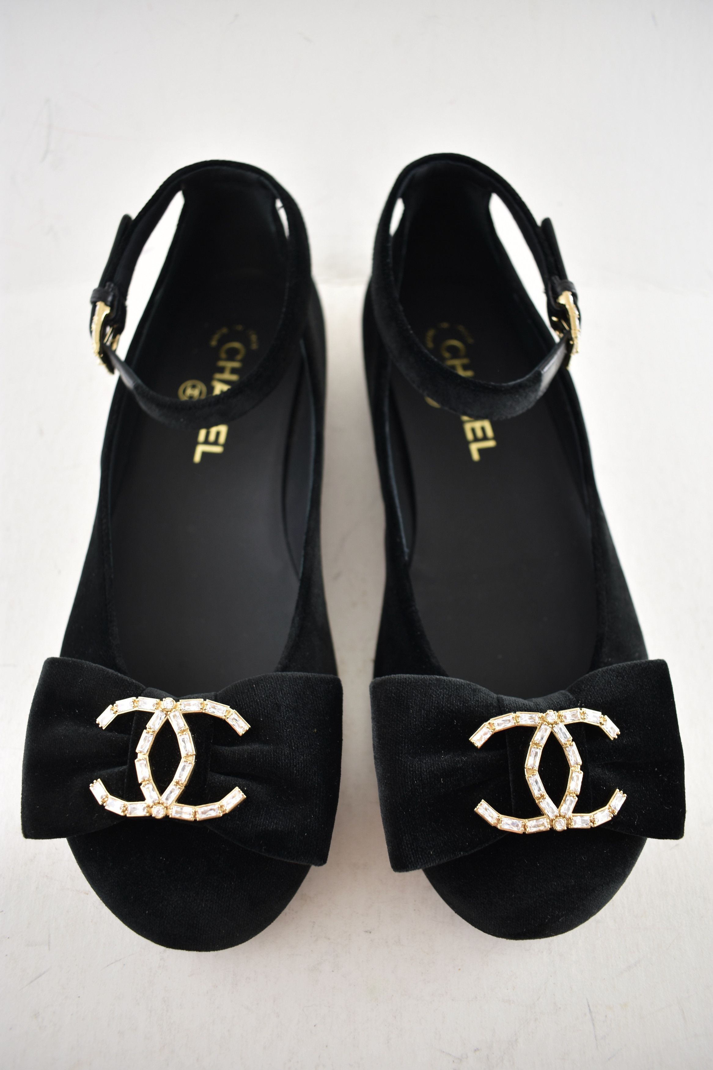 Chanel Chanel 24K Velvet Crystal CC Bow AnkleStrap Ballet Flat 36.5 Size US 6.5 / IT 36.5 - 10 Thumbnail