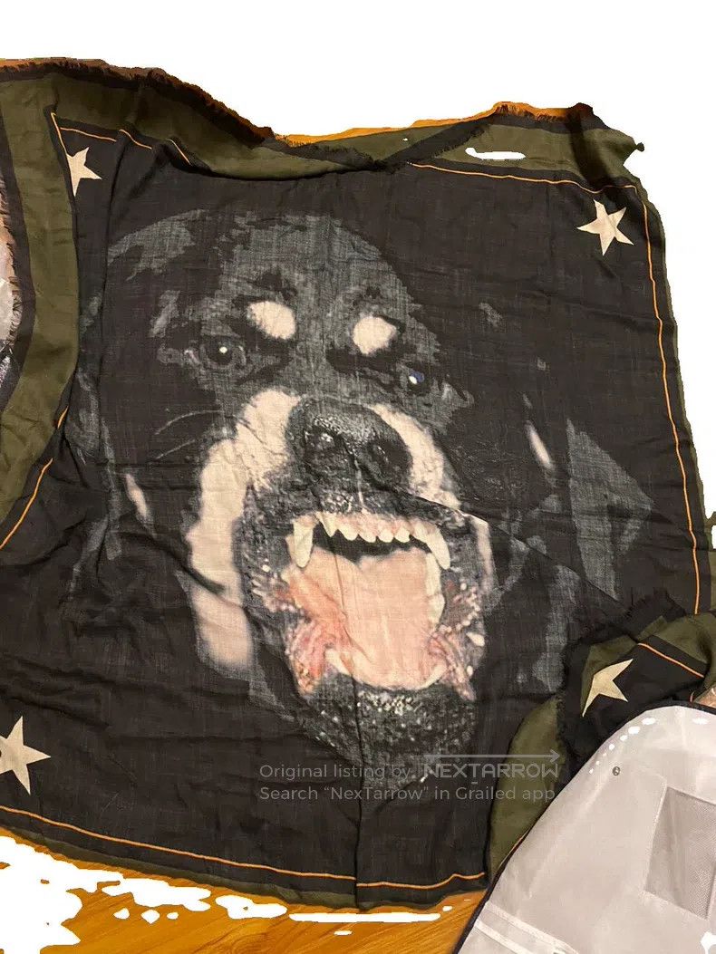 Givenchy Givenchy Big dog head scarf Size ONE SIZE - 1 Thumbnail