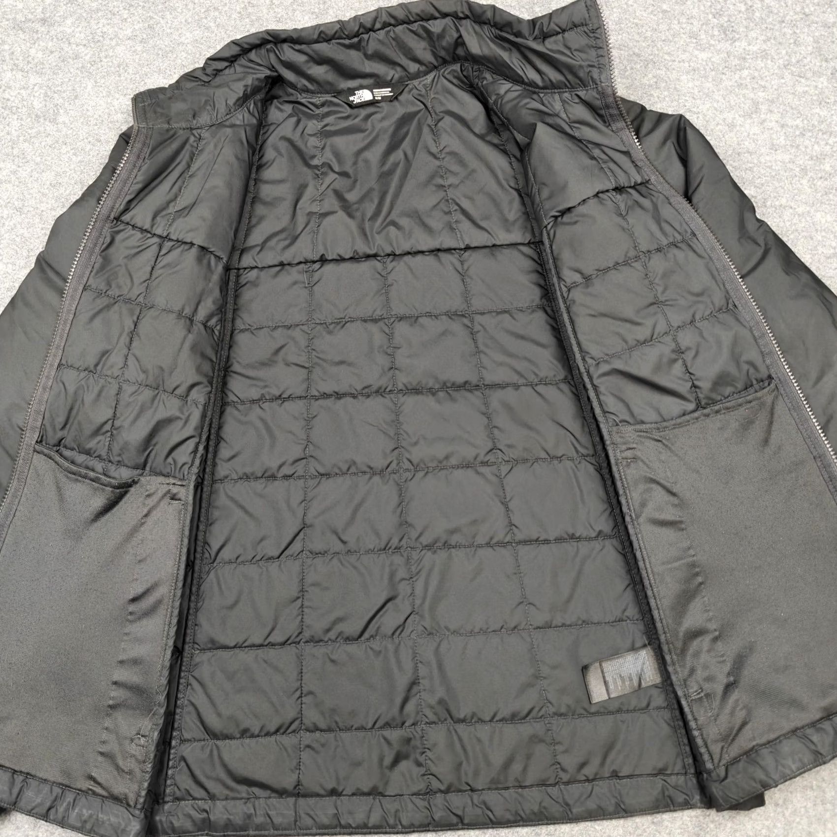 The North Face The North Face Jacket Mens M Black Red Insulated Puffer Zip Pockets Size US M / EU 48-50 / 2 - 5 Thumbnail