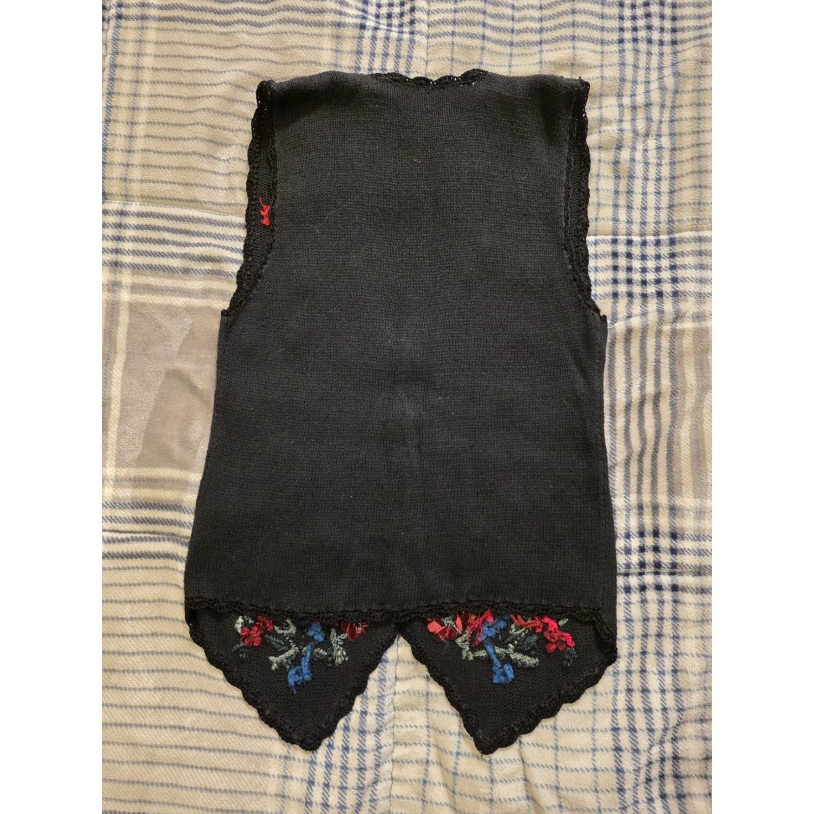 Vintage VINTAGE Erika Knit Cradigan Sweater Vest Embroidered Flowers Black Womens Large Size L / US 10 / IT 46 - 2 Thumbnail