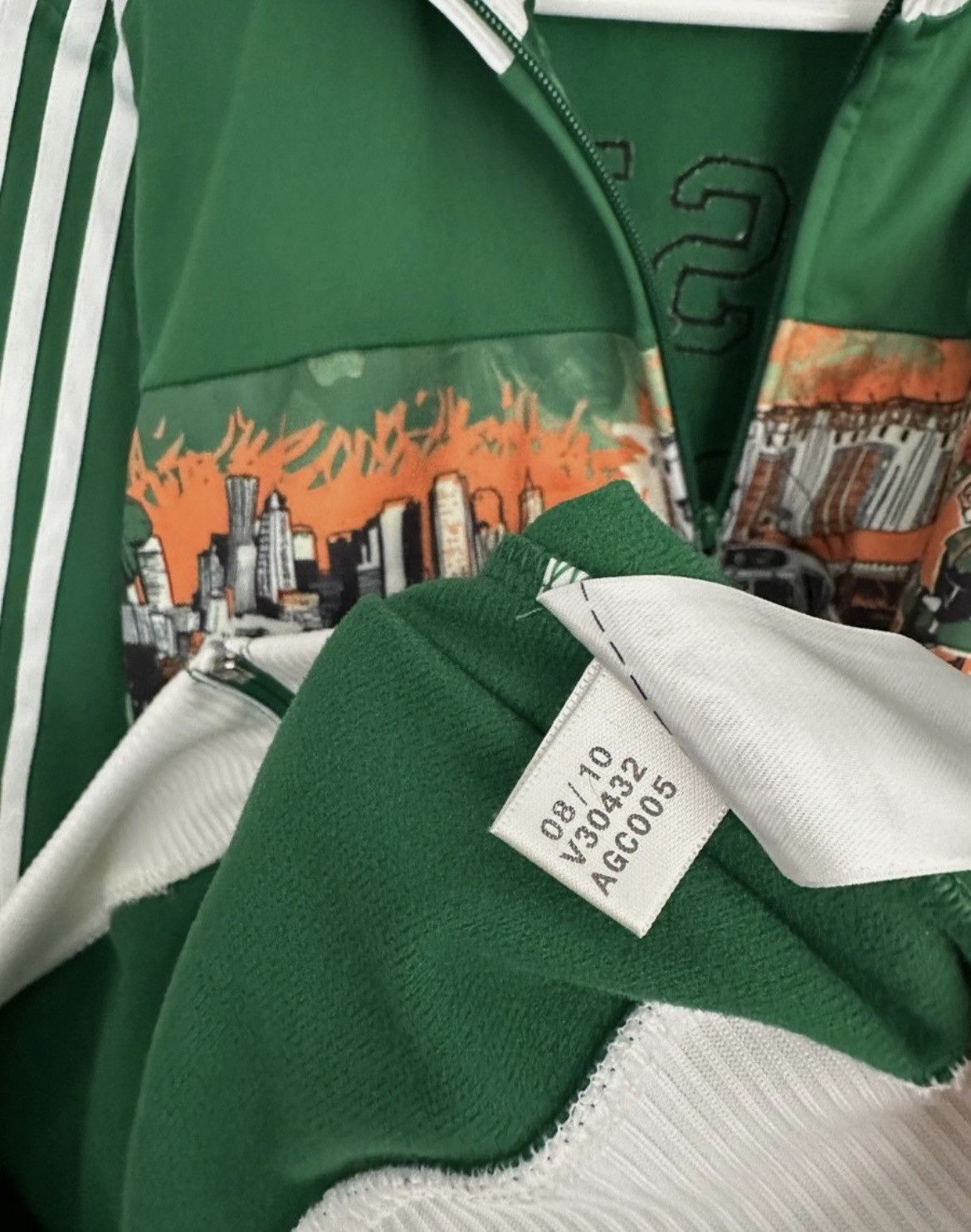 Adidas Vintage Adidas Boston Celtics NBA Track Jacket 2010 Sz M Size US M / EU 48-50 / 2 - 2 Thumbnail