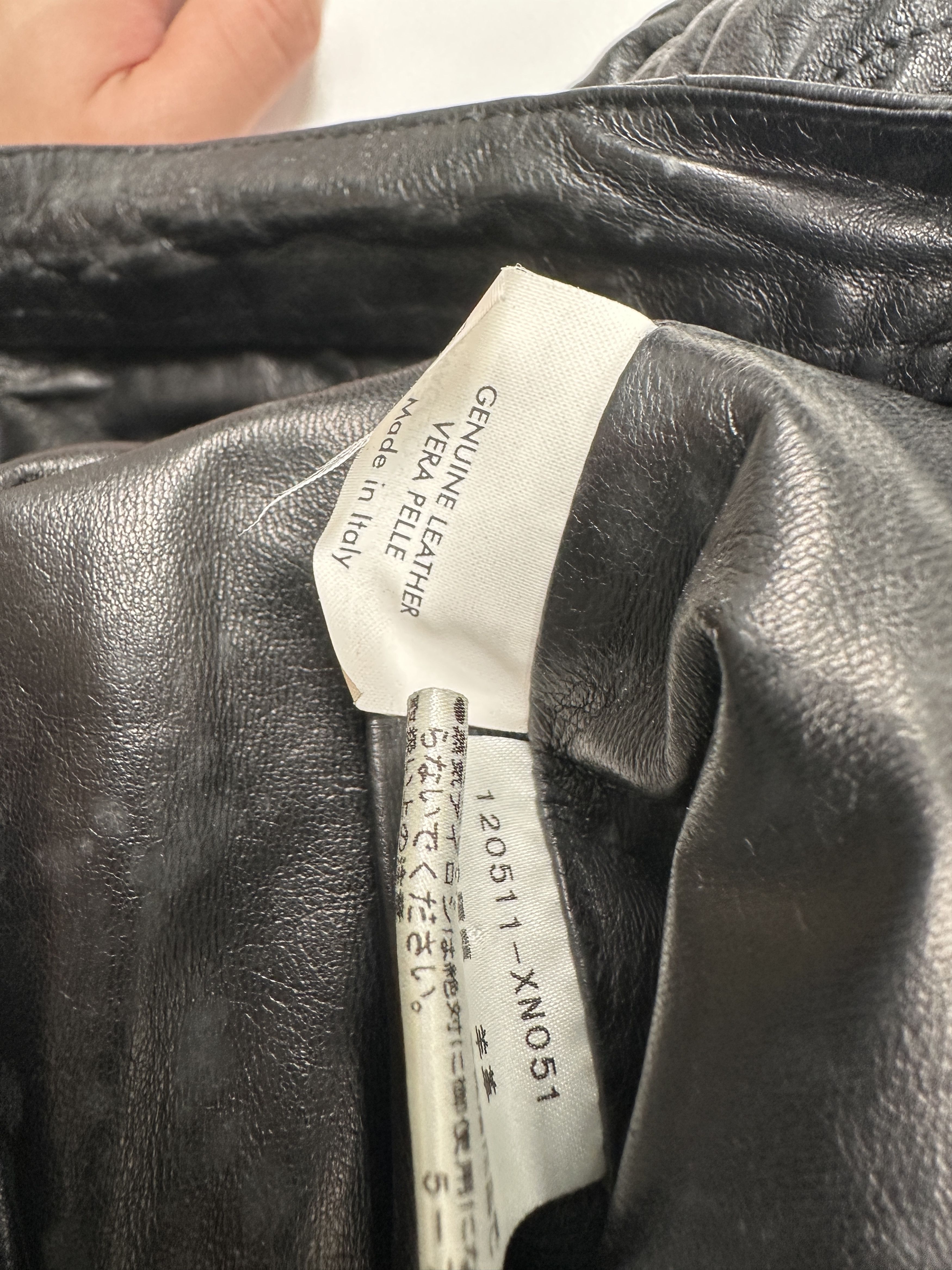 Yves Saint Laurent Yves Saint Laurent Black Embossed Slim Cut Skirt Size 25" / US 0 / IT 36 - 9 Thumbnail