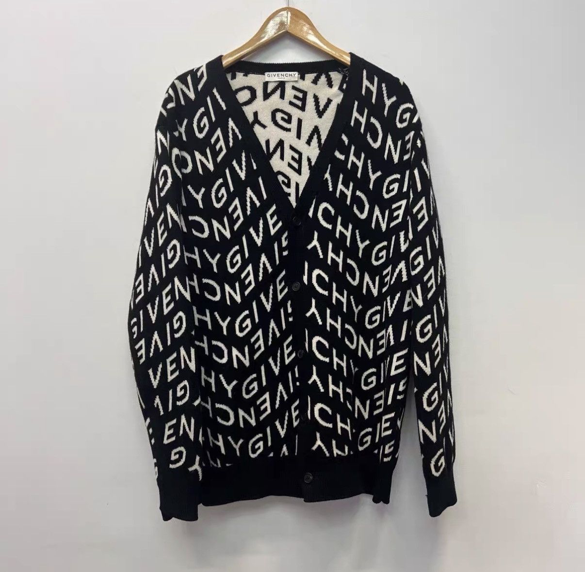 Givenchy Givenchy All-over Logo Wool Cardigan J42 Size US XL / EU 56 / 4 - 1 Thumbnail