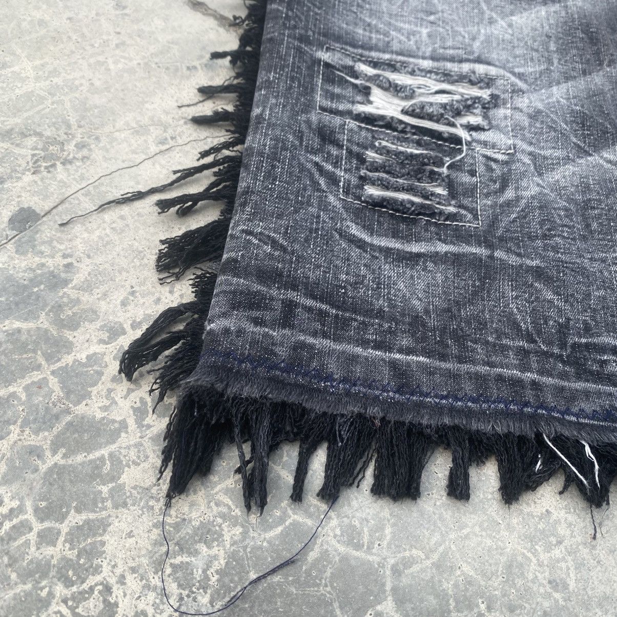 LOWBOX LOWBOX Distressed Wolf Crop Jeans Size US 30 / EU 46 - 12 Thumbnail
