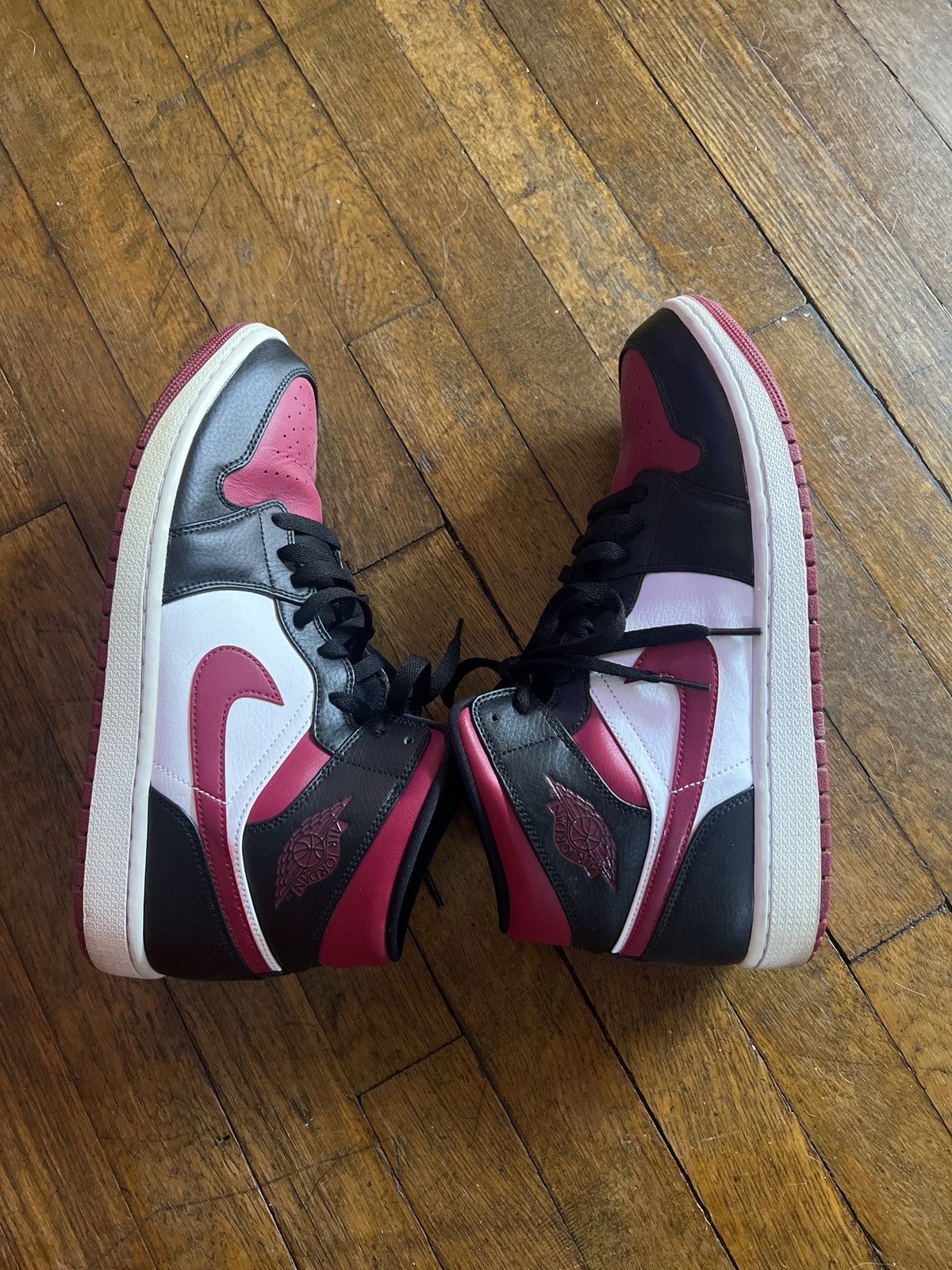 Jordan Brand Jordan 1 Mid Bred Toe Size US 11 / EU 44 - 2 Thumbnail