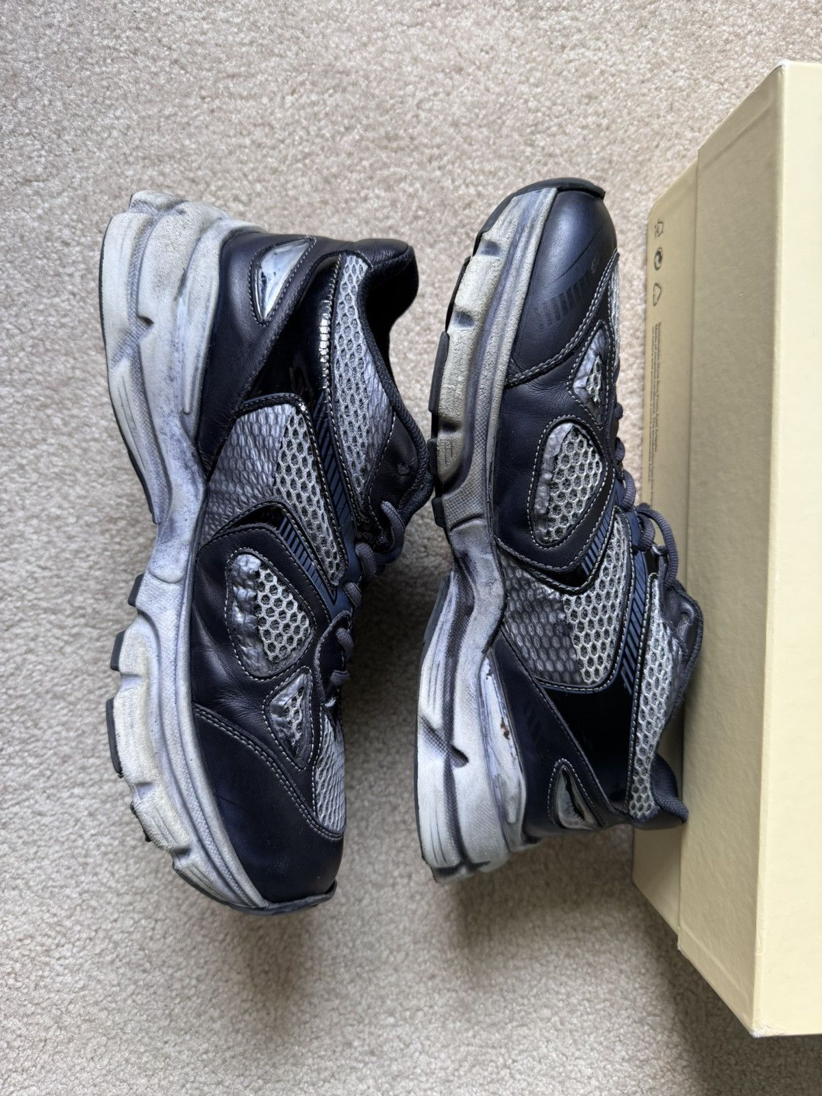 Axel Arigato Axel Arigato Black & Gray Marathon Runner Sneakers Size US 9 / EU 42 - 2 Thumbnail