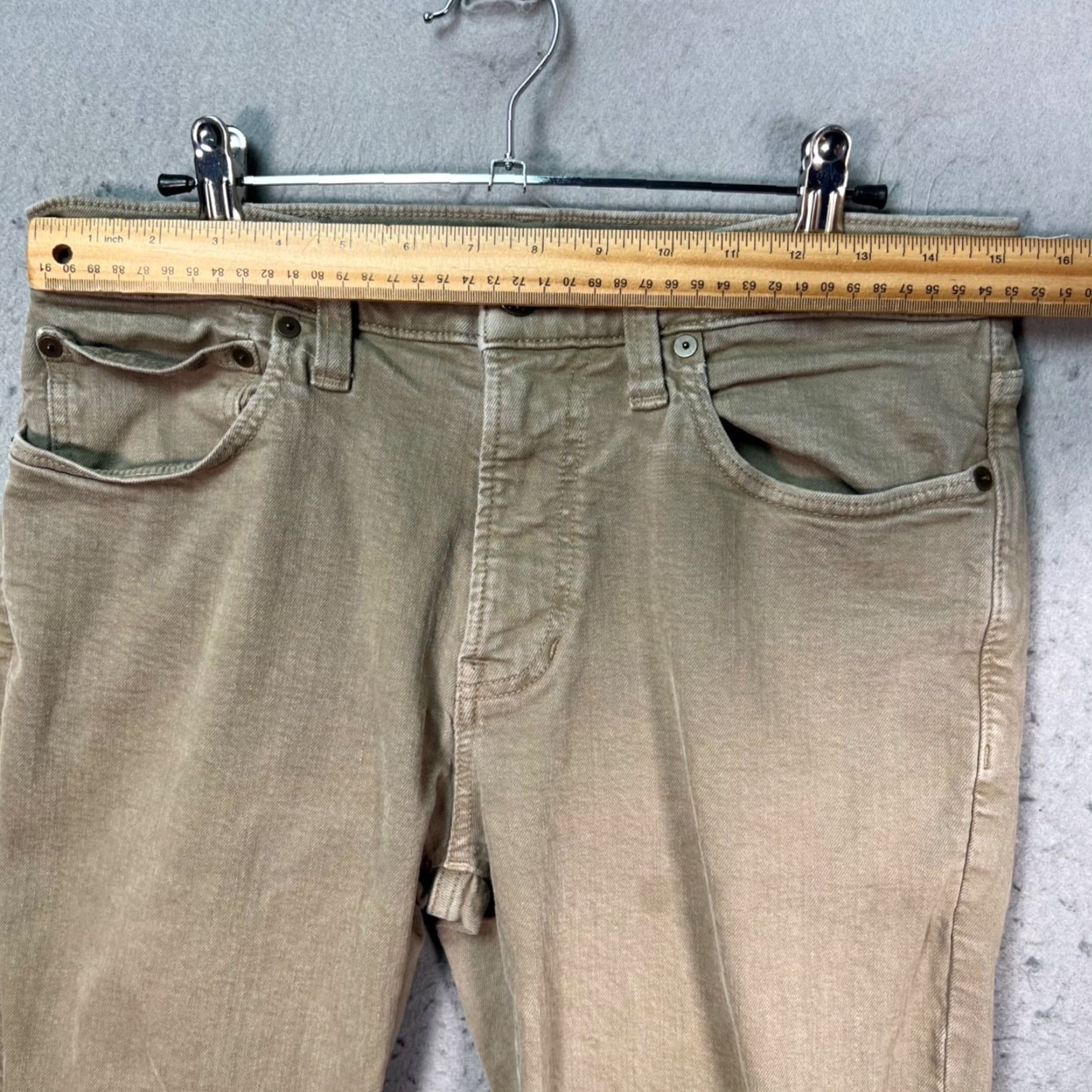 Madewell Madewell Mens Jeans Size 31 x 32 Athletic Slim Fit Beige Khaki Cotton Blend Solid Size US 31 - 6 Thumbnail