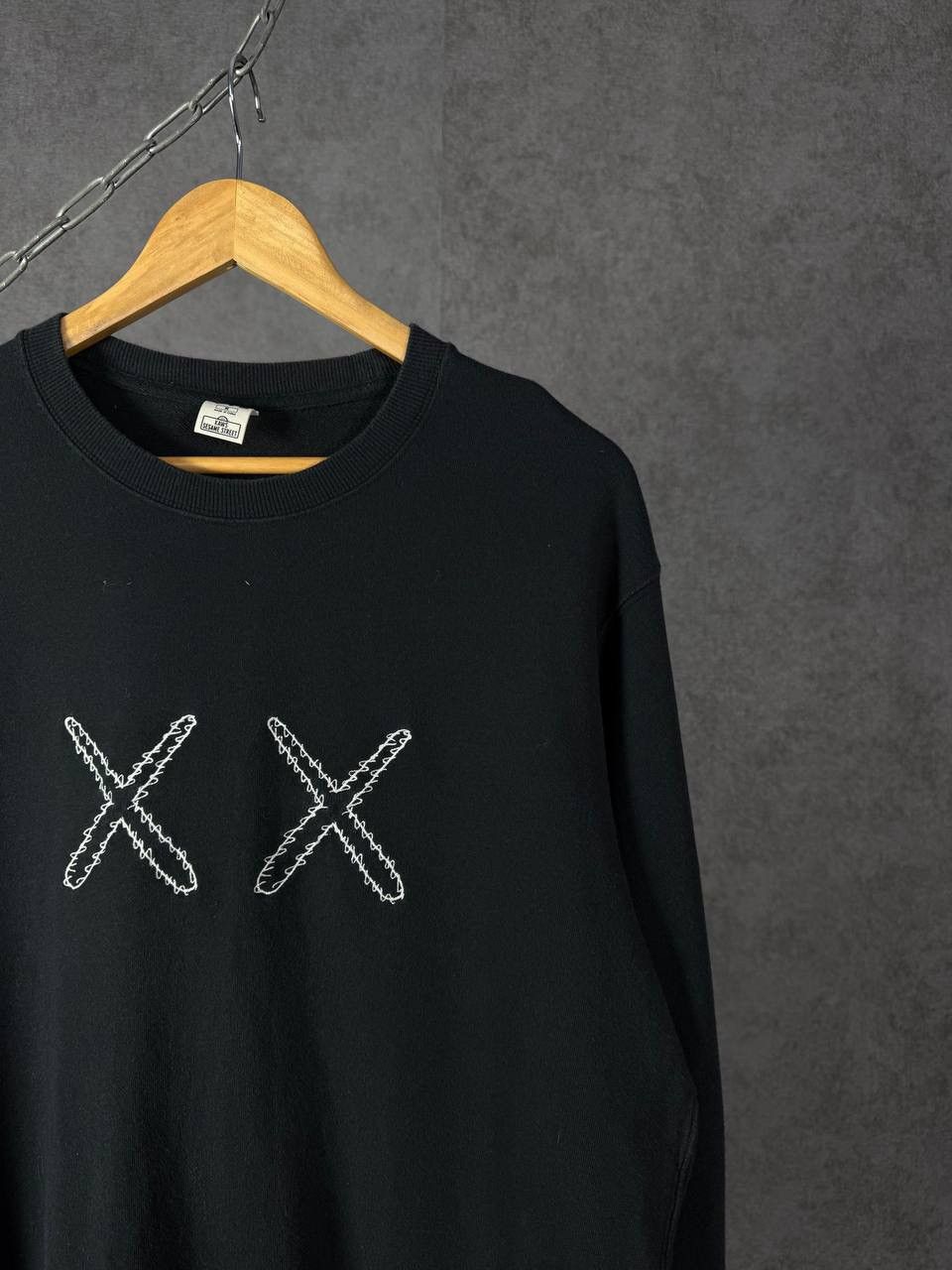 Kaws Kaws x Uniqlo cult designer sweatshirt Size US M / EU 48-50 / 2 - 3 Thumbnail