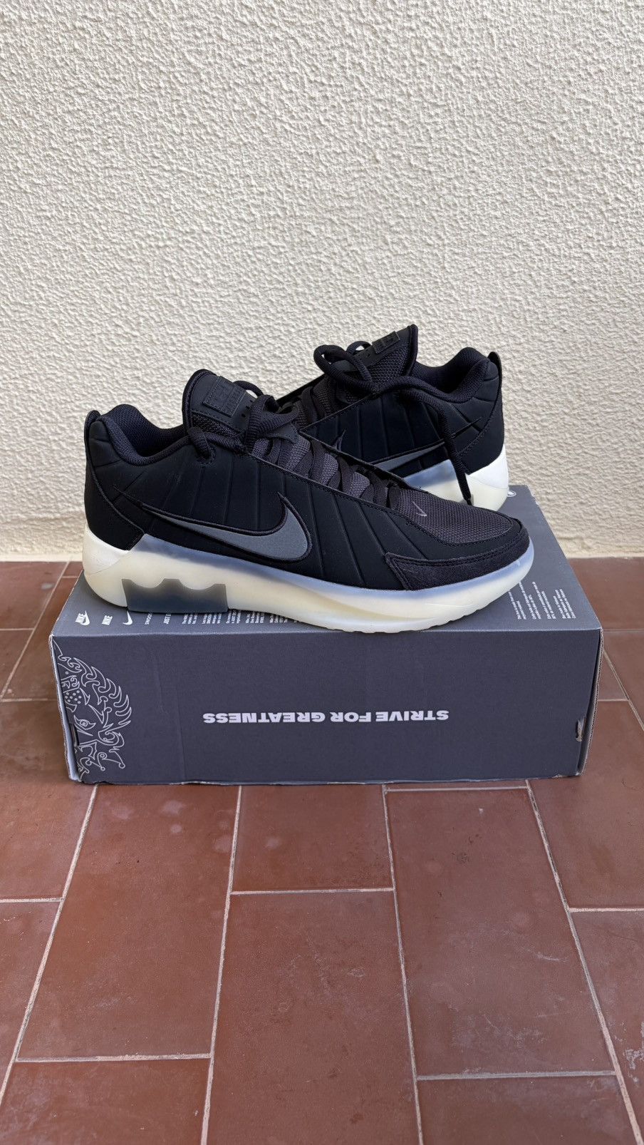 Nike Nike LeBron Witness Size US 8.5 / EU 41-42 - 1 Thumbnail