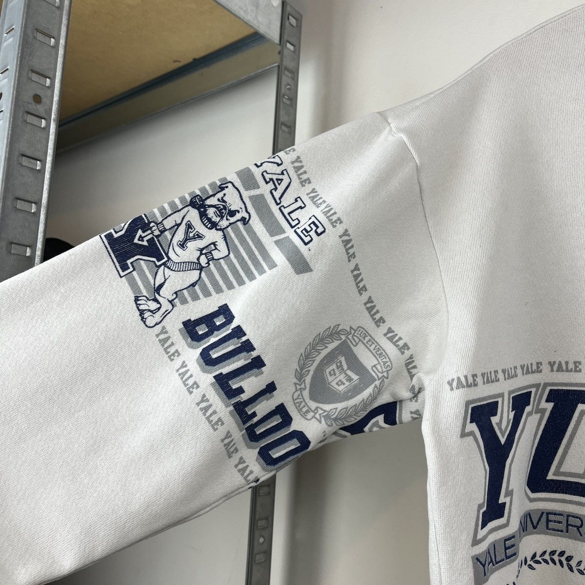 Vintage 90s Vintage Sweatshirt Yale Bulldogs box Fit Made in USA Size US L / EU 52-54 / 3 - 7 Thumbnail