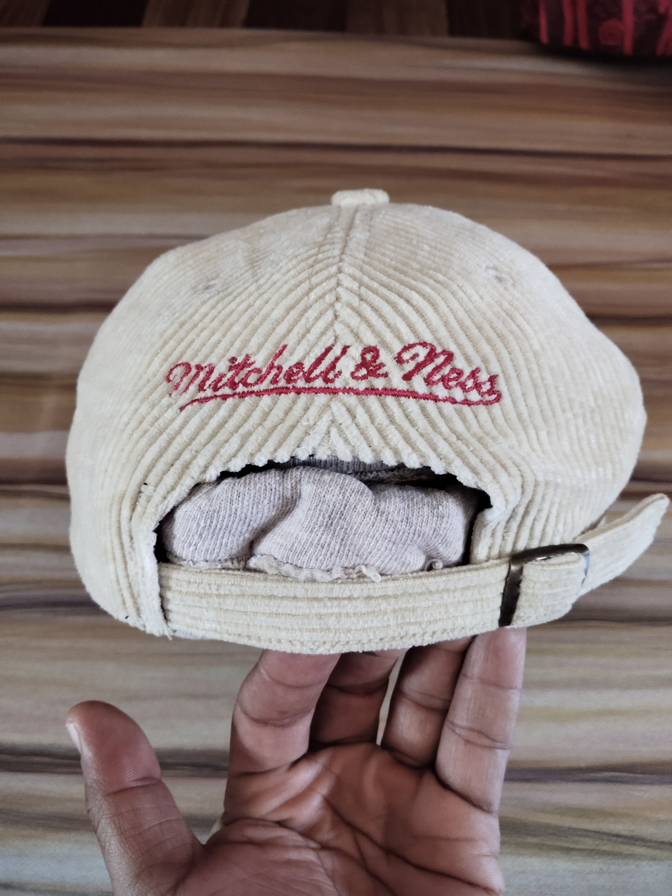 Mitchell & Ness Vintage LAKERS 1985 NBA WORLD CHAMPIONSHIP Corduroy Cap Size ONE SIZE - 6 Thumbnail