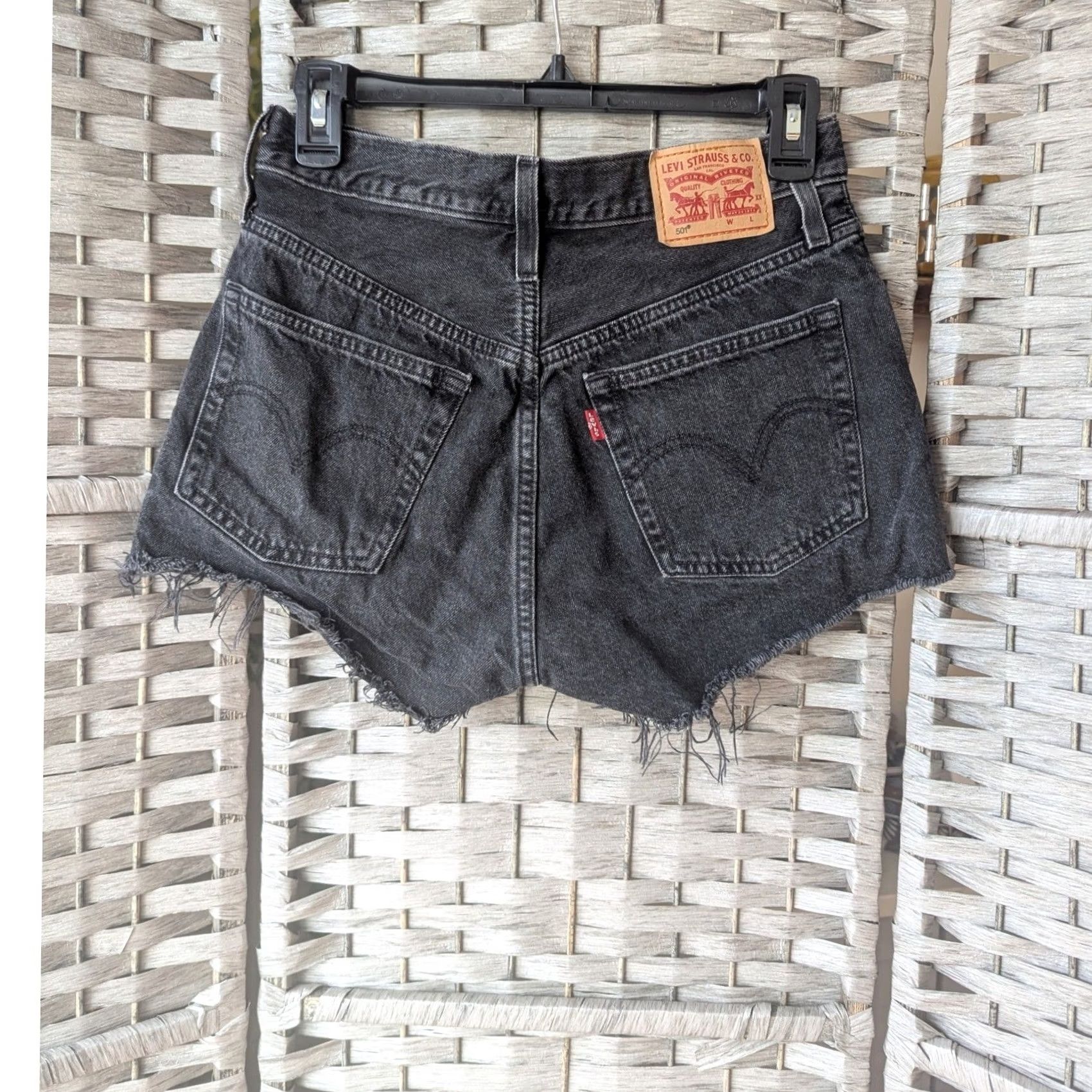 Levi's VINTAGE Levi's 501 Original Shorts Black Denim High Rise Raw Hem 25 Casual Womens Grunge 90s Punk Leather Patch Red Tab Top Quality Size 42" / US 20 - 2 Thumbnail