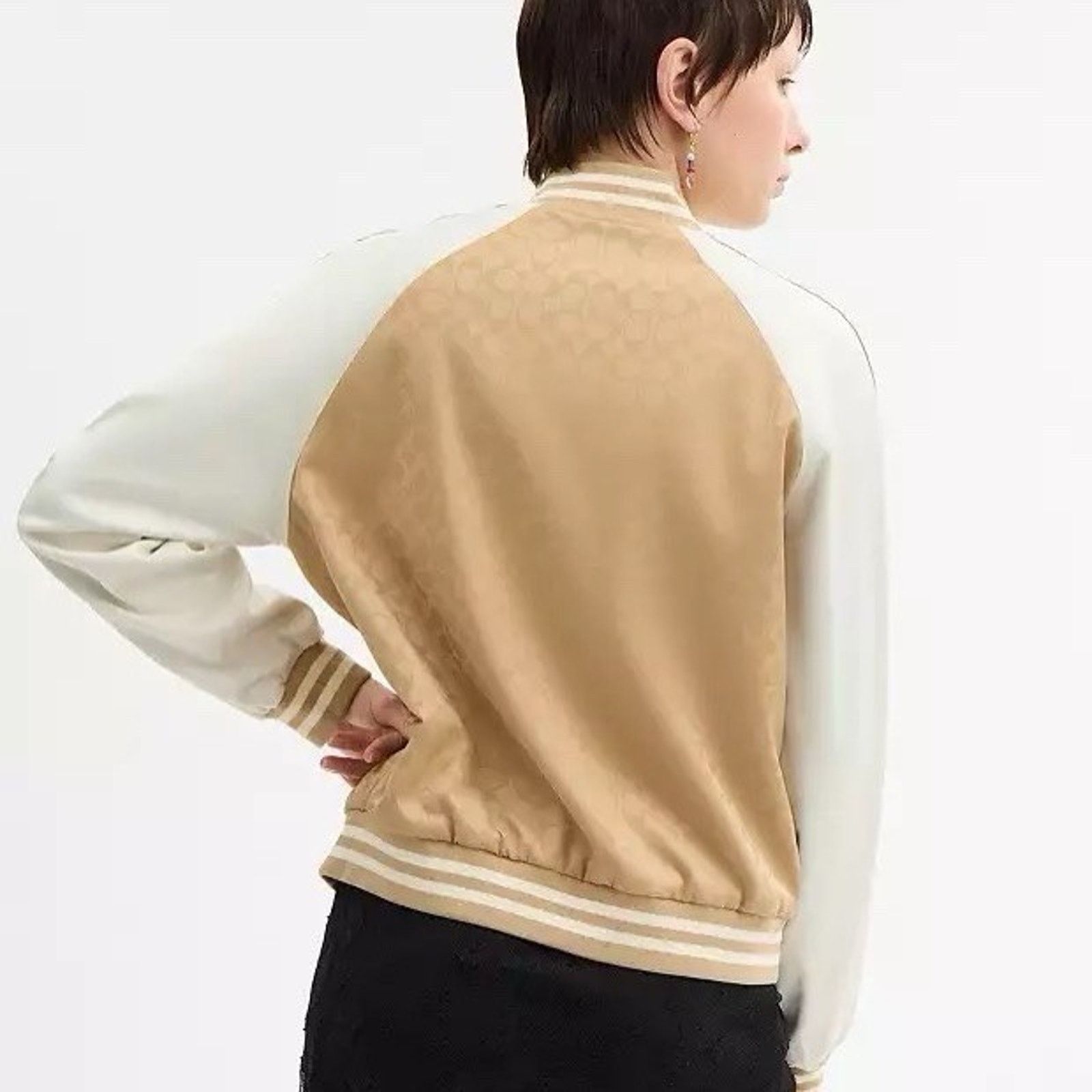 Coach NWT Coach Women Reversible Signature Jacket CAH06 Beige S Size S / US 4 / IT 40 - 8 Thumbnail
