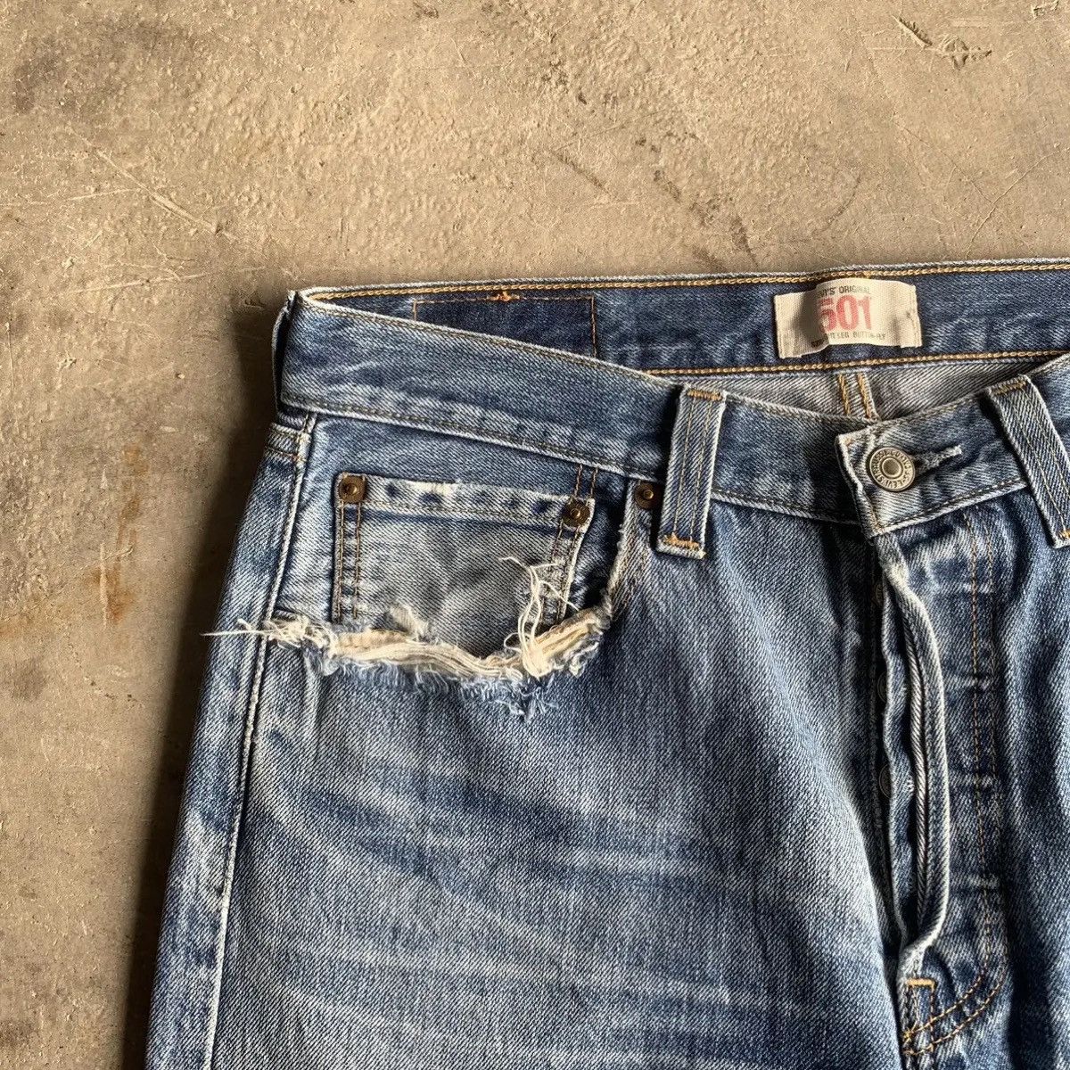 Levi's Vintage Clothing Levis 501 Distressed 31x31 BlueWash Levi’s Jeans Ripped Pant Size US 31 - 6 Thumbnail