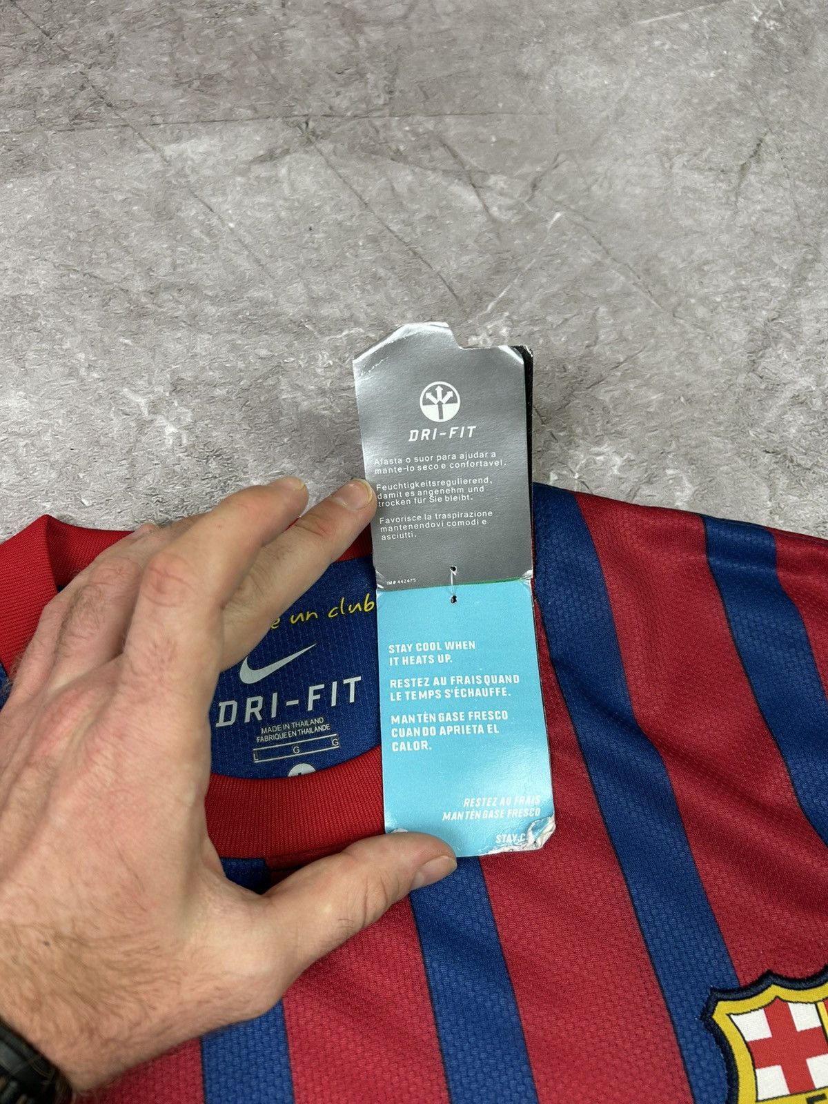 Nike Vintage Nike Barcelona soccer jersey 10 Messi Size L Size US L / EU 52-54 / 3 - 14 Thumbnail
