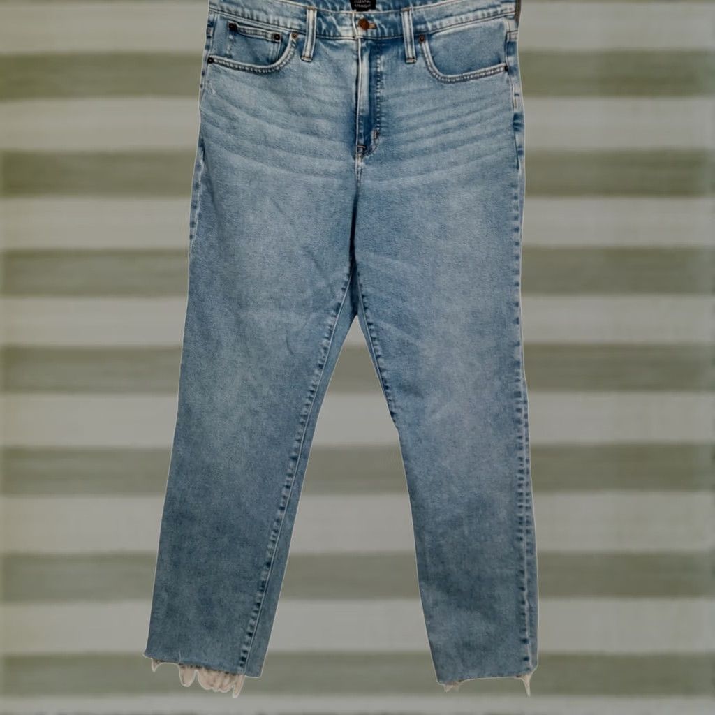 J.Crew J.CREW Essential Straight Leg Jeans 31 T Tall Light Wash Blue Denim Frayed Jeans 5-Pocket Design Womens Regular 31 Tall Frayed Distressed Denim Size 24" / US 00 / IT 34 - 1 Thumbnail