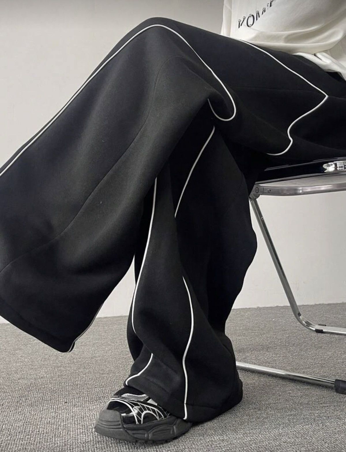 Japanese Brand ULTRA Baggy Curved Piping Sweatpants - Cyberpunk Streetwear Size US 30 / EU 46 - 2 Thumbnail