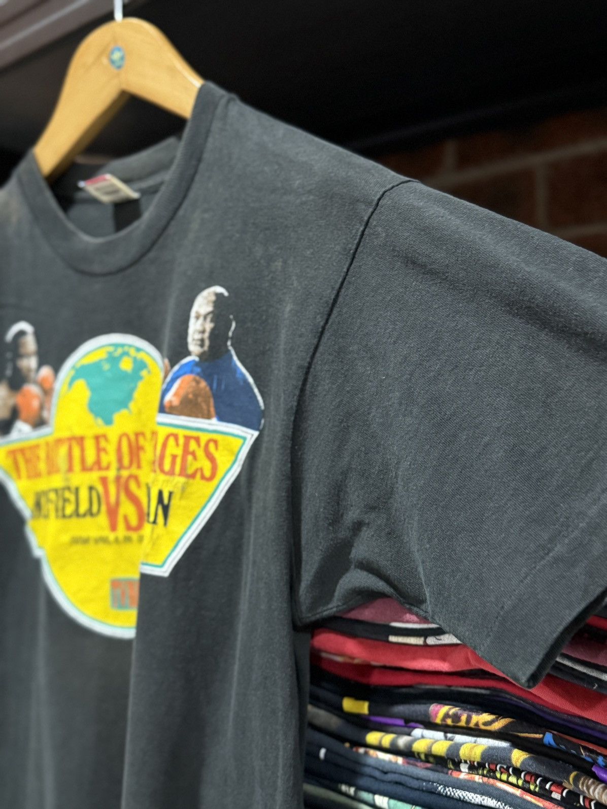 UFC × Vintage × WWF Vintage 90s Boxing Holyfield Vs Roreman Sun Faded Tee Size US M / EU 48-50 / 2 - 7 Thumbnail