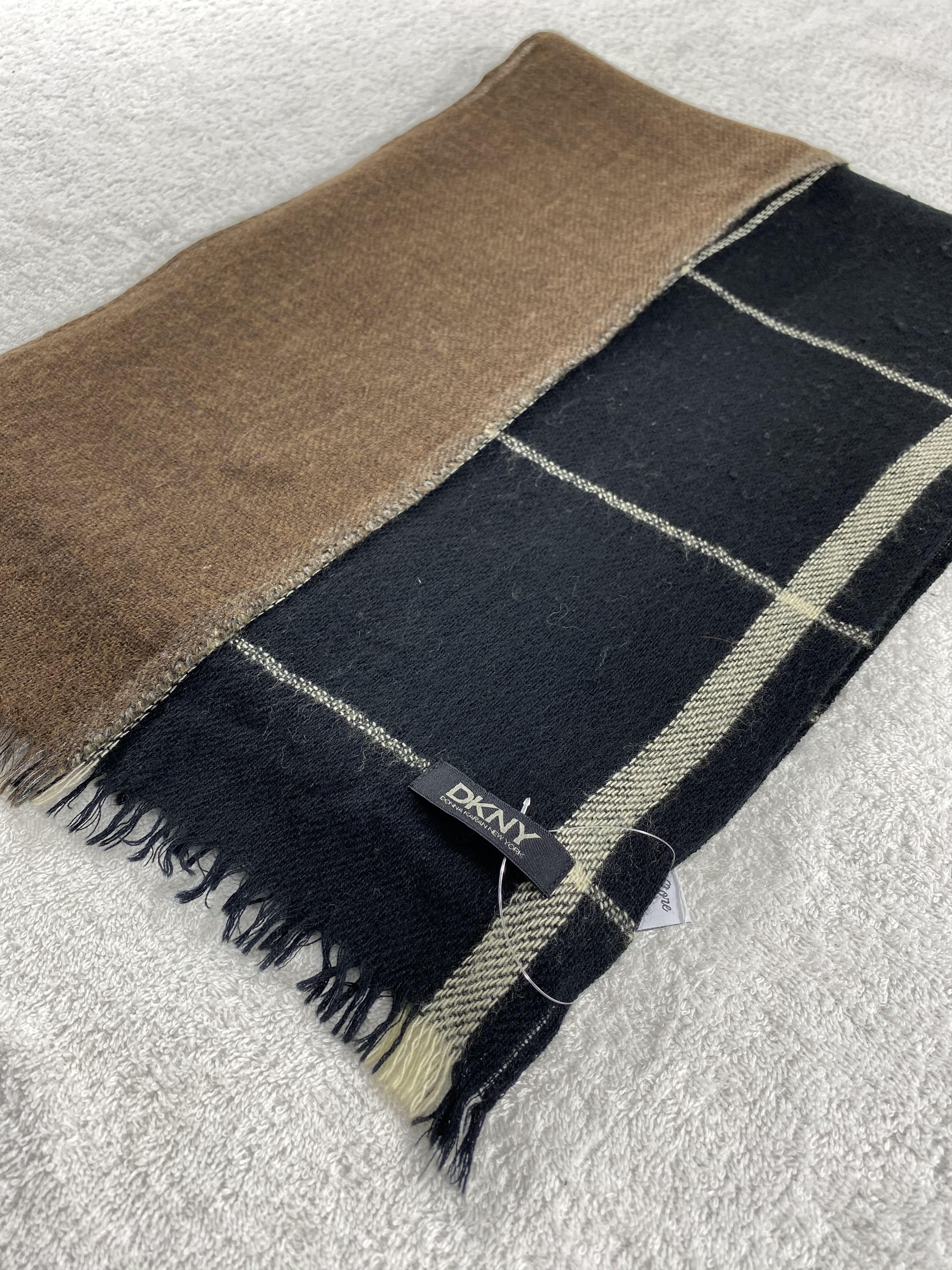 DKNY DKNY Scarf / Muffler / Neckwear - WW1767 Size ONE SIZE - 4 Thumbnail