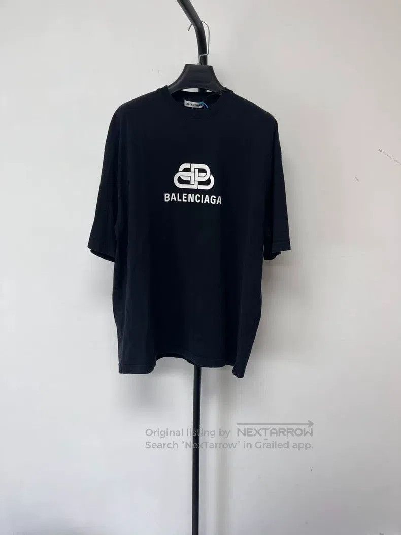 Balenciaga Balenciaga Buckle Logo Front Printed Letter Short Sleeve T Size US S / EU 44-46 / 1 - 1 Thumbnail