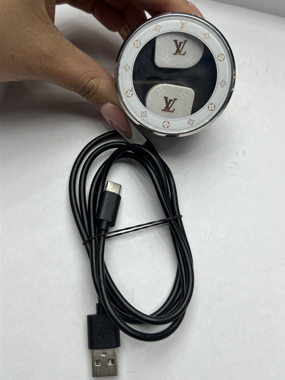 Louis Vuitton Louis Vuitton Earphones Size ONE SIZE - 10 Thumbnail