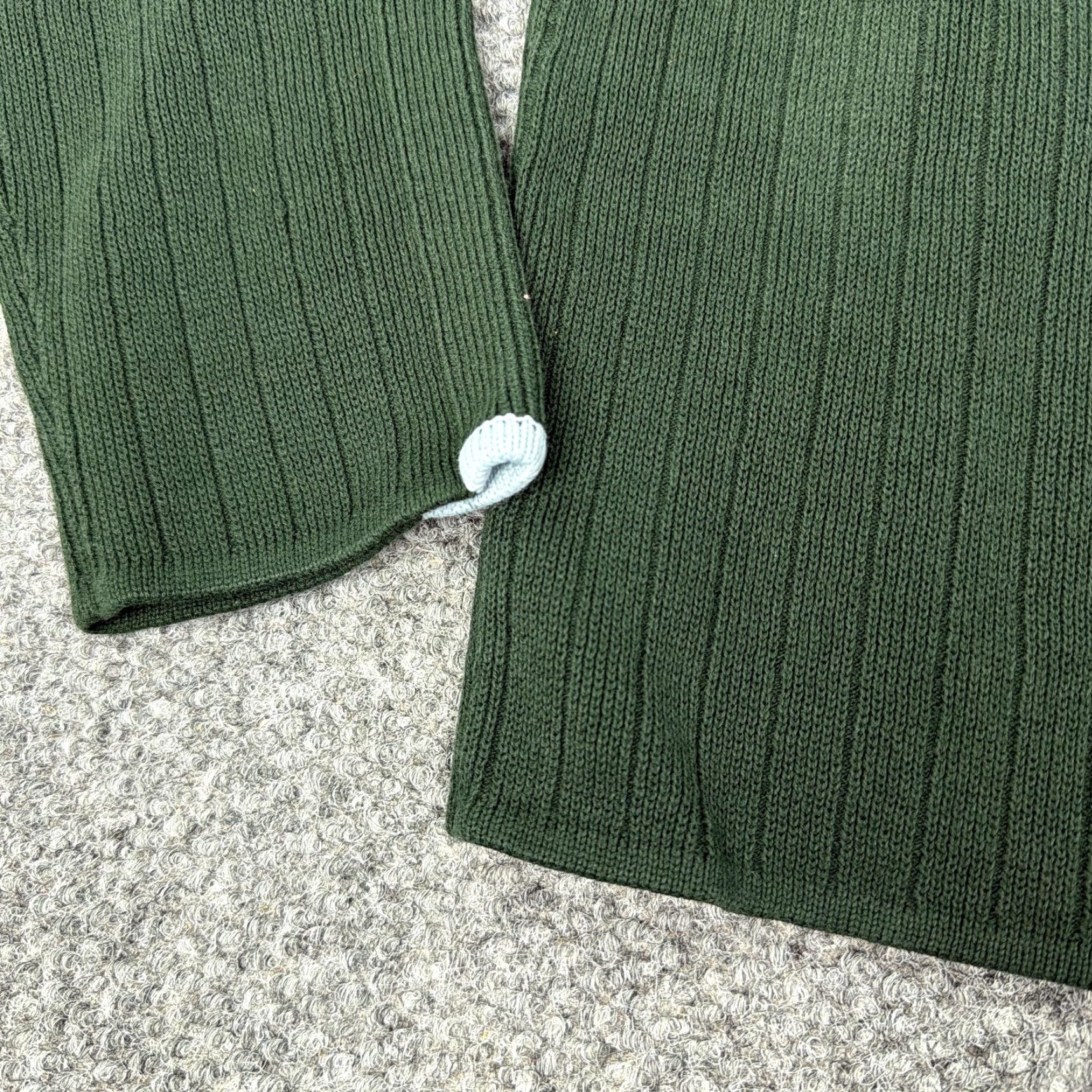 Abercrombie & Fitch VINTAGE Abercrombie & Fitch Sweater Mens Large Green V-Neck Knit 90s Pullover Ribbed Knit Solid Logo Mens Size US L / EU 52-54 / 3 - 4 Thumbnail