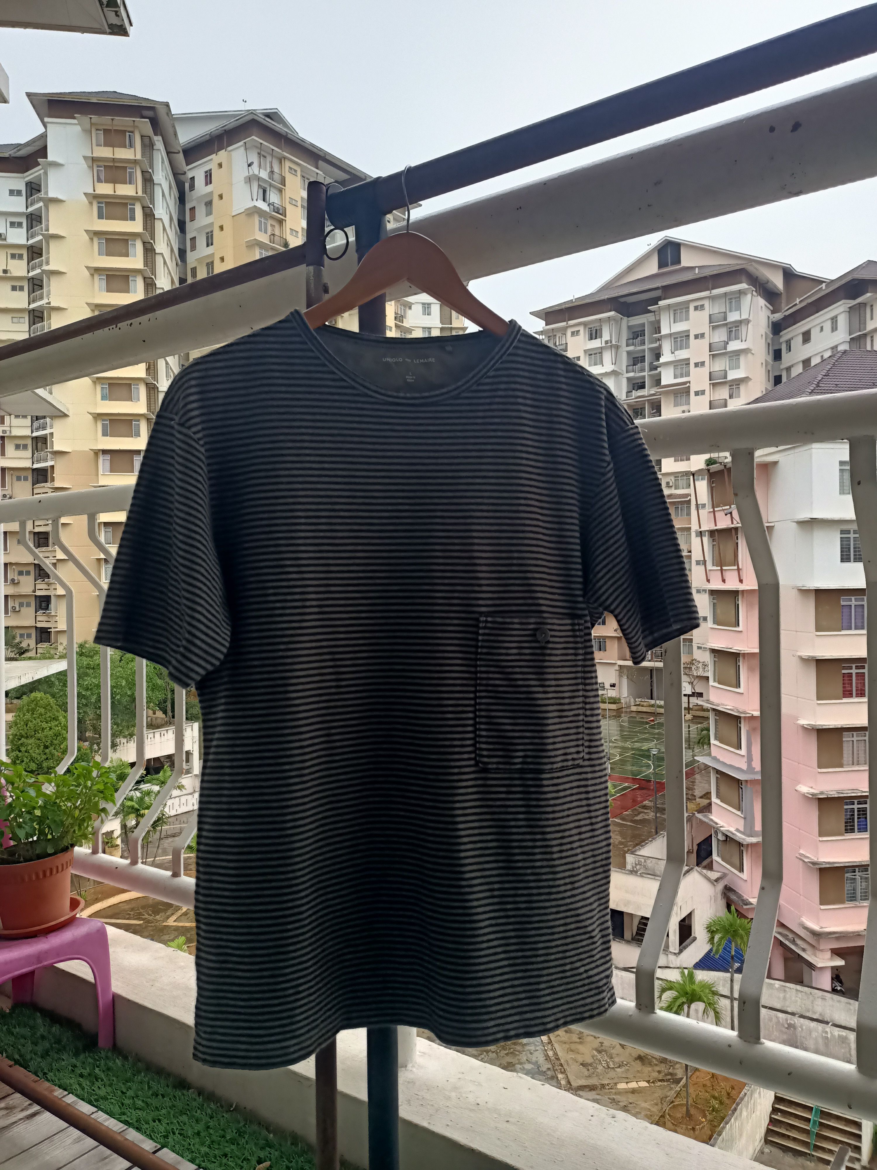 Christophe Lemaire Uniqlo and Lemaire pocket strip t-shirt Size US L / EU 52-54 / 3 - 1 Thumbnail