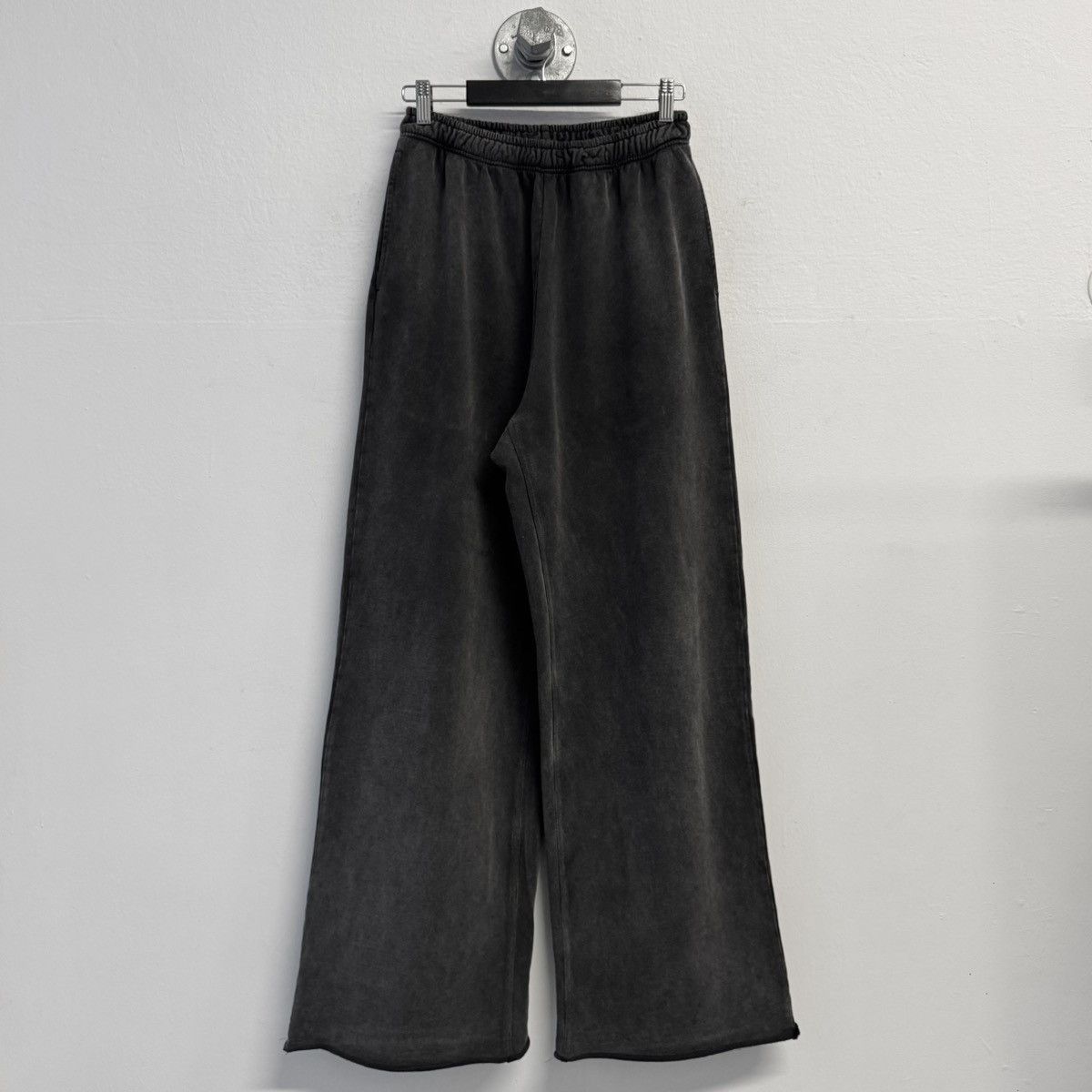 Acne Studios ACNE STUDIOS Felin Cotton Wide-Leg Sweat Pants Size US 26 / EU 42 - 1 Thumbnail