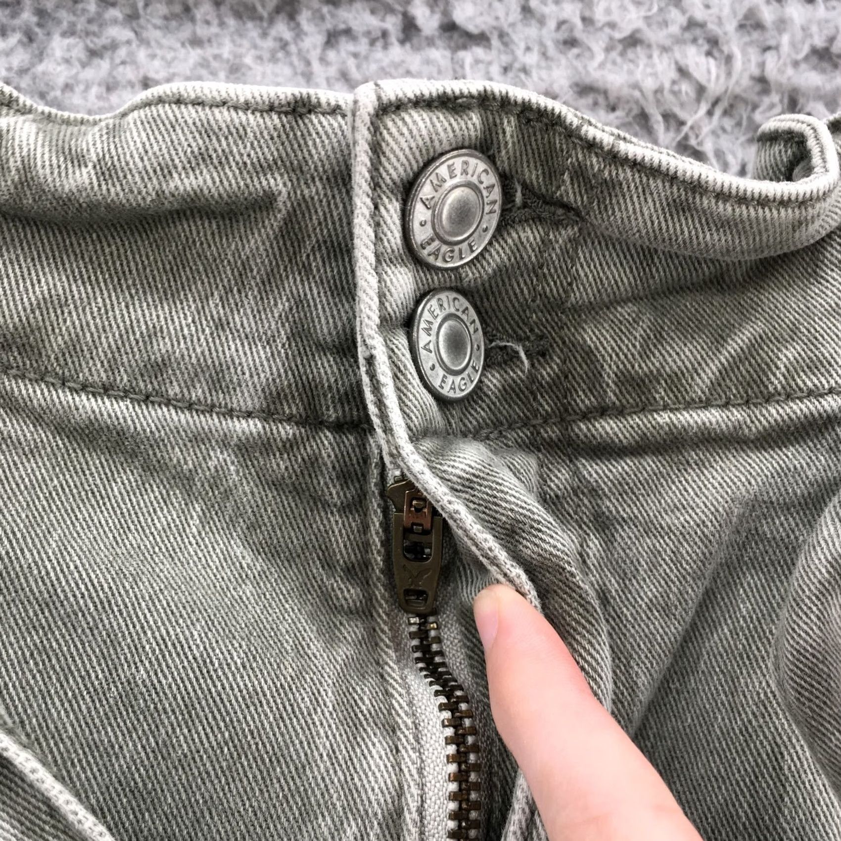 American Eagle Outfitters American Eagle Outfitters Mom Short Womens 6 Green Belted Zip Fly Denim 27X3 3 Inseam Regular Rise Front Pleated Belted 5-Pocket Women Pants Shorts尺 Size 28" / US 6 / IT 42 - 4 Thumbnail