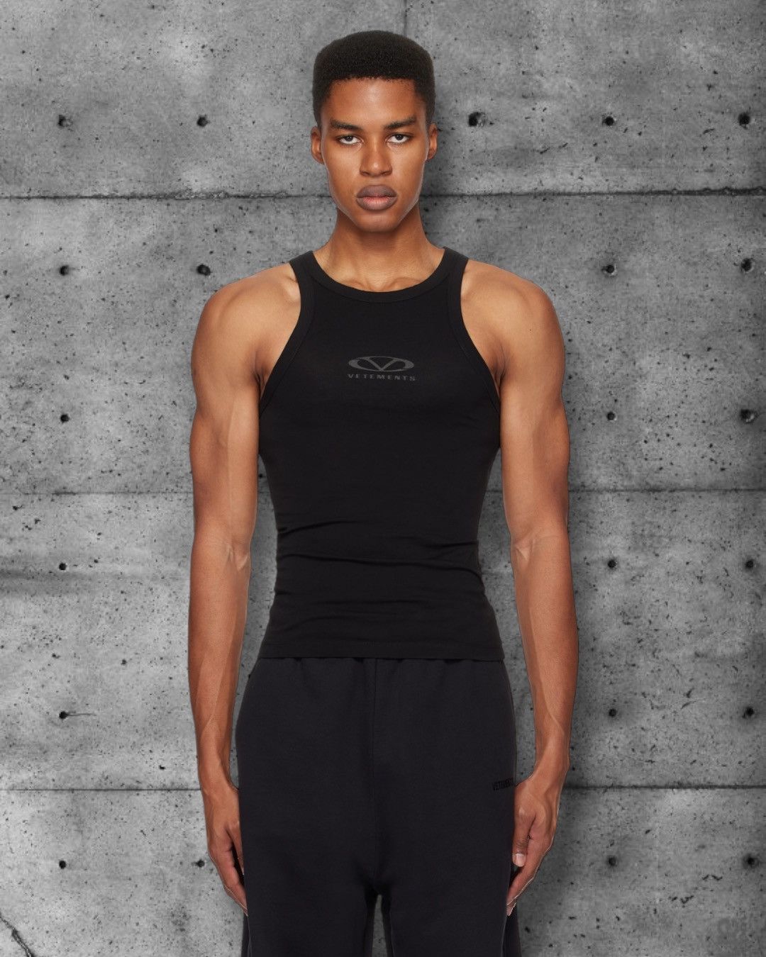 Vetements VETEMENTS Black Oval Logo Tank Top Size US M / EU 48-50 / 2 - 1 Thumbnail