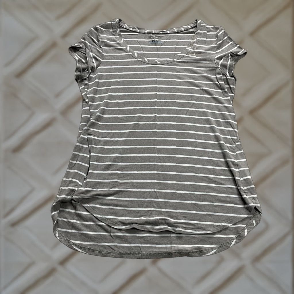Vintage Columbia T Shirt Womens Small Gray Striped Pockets Round Neck Short Sleeve Size S / US 4 / IT 40 - 1 Thumbnail
