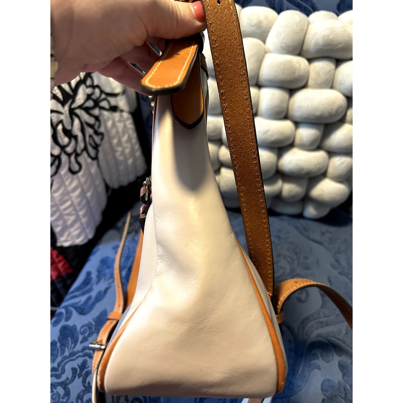 Dooney & Bourke Dooney & Bourke Taupe and Brown Shoulder Bag Size ONE SIZE - 5 Thumbnail