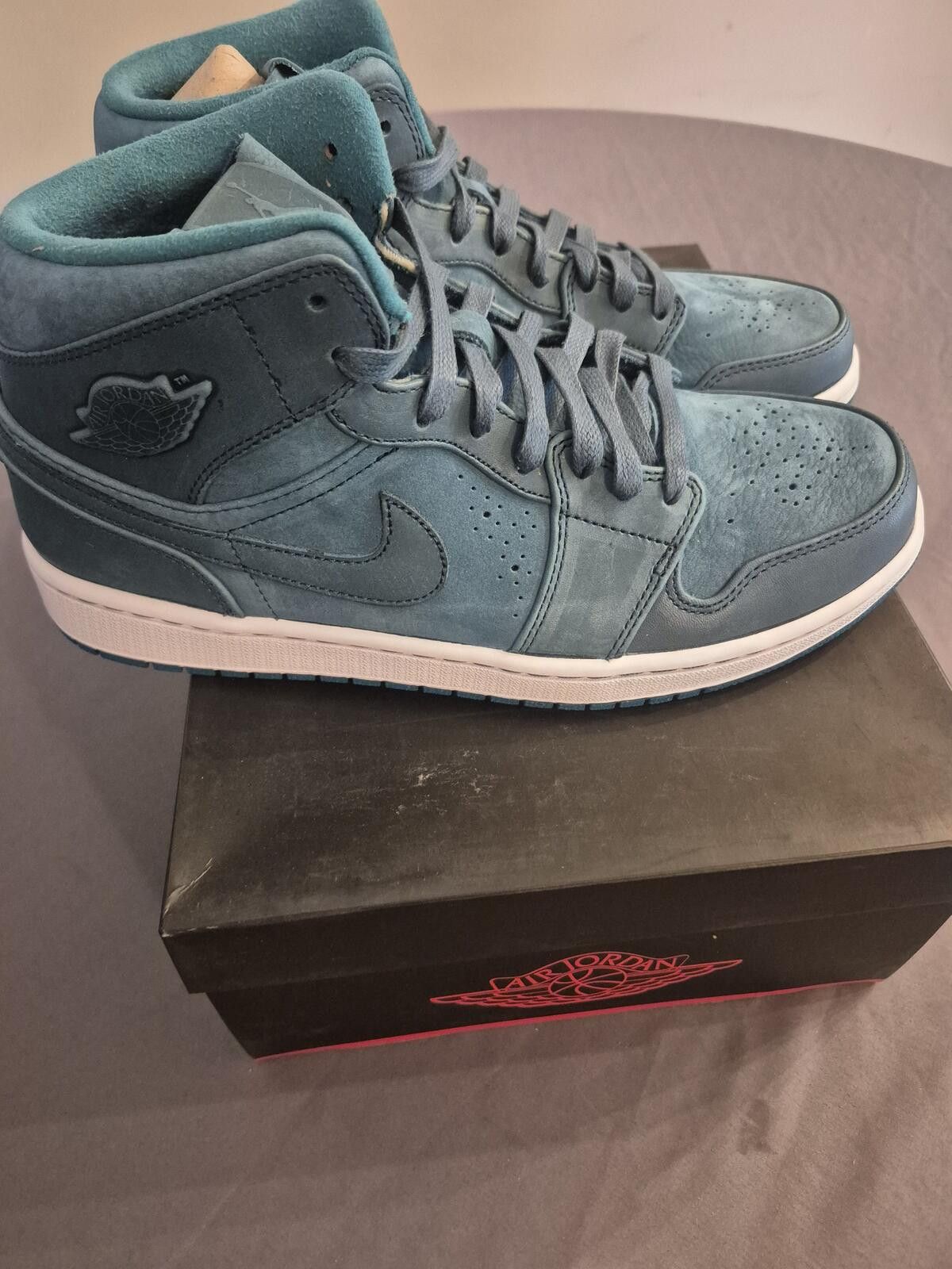 Jordan Brand Air Jordan 1 Mid Noveau Size 10.5 M Size US 10.5 / EU 43-44 - 2 Thumbnail