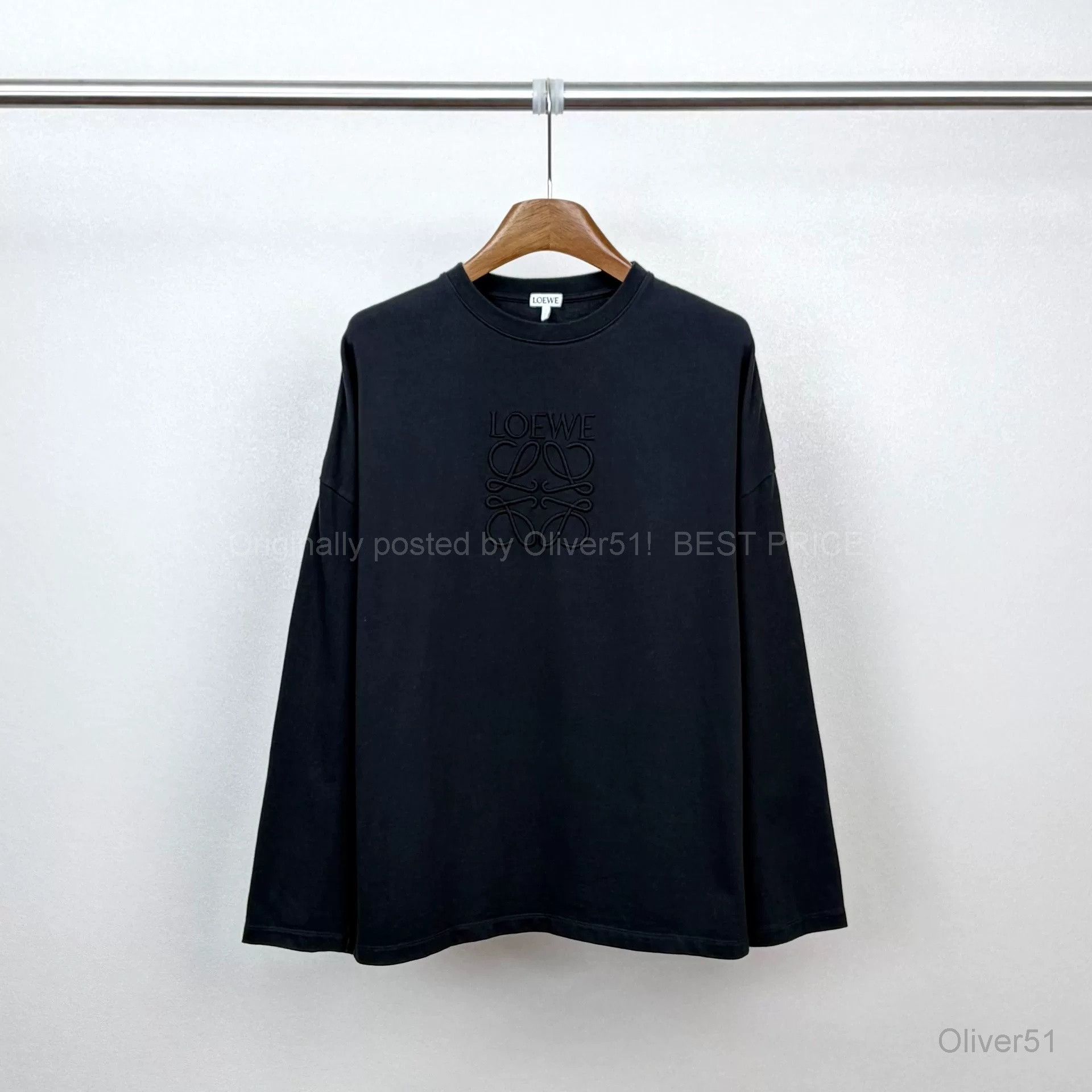 Loewe Loewe Black Embossed Logo Crewneck Sweatshirt BFAJWY259 Size XXS / US 00 / IT 34 - 1 Thumbnail