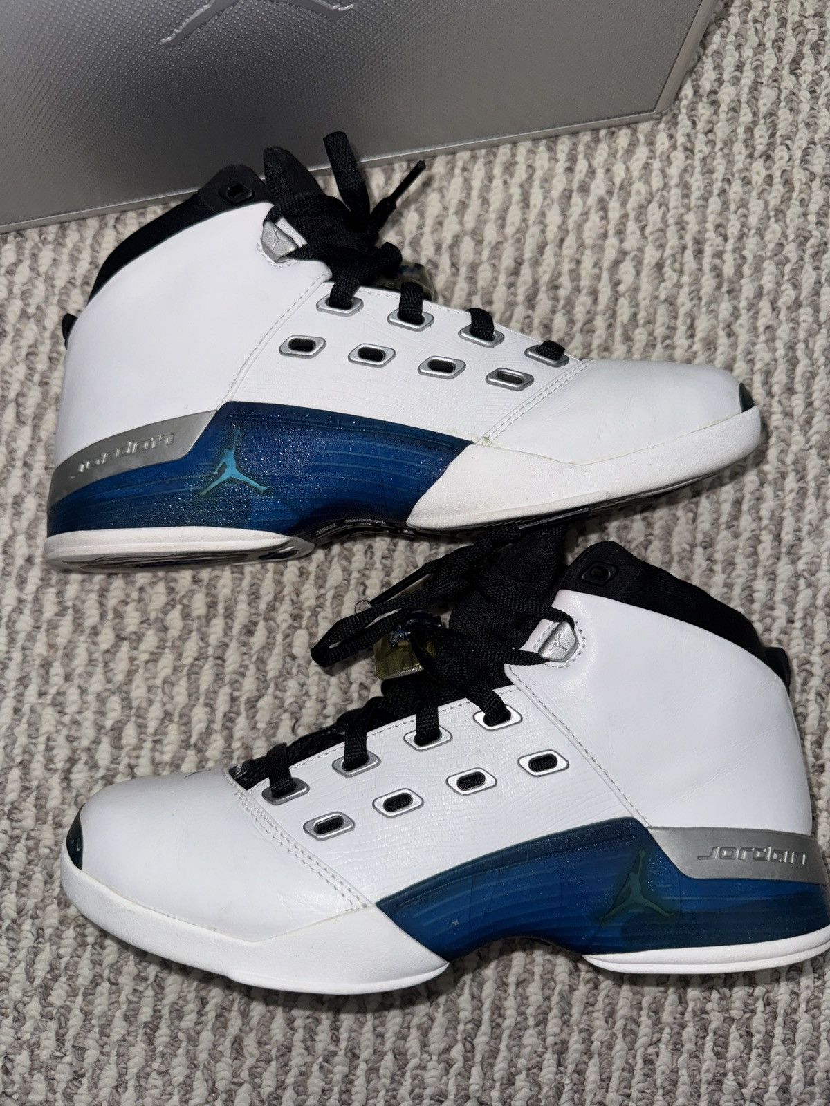 Nike Air Jordan XVII “College Blue” (2002 OG) Briefcase Sealed CD Size US 8.5 / EU 41-42 - 2 Thumbnail