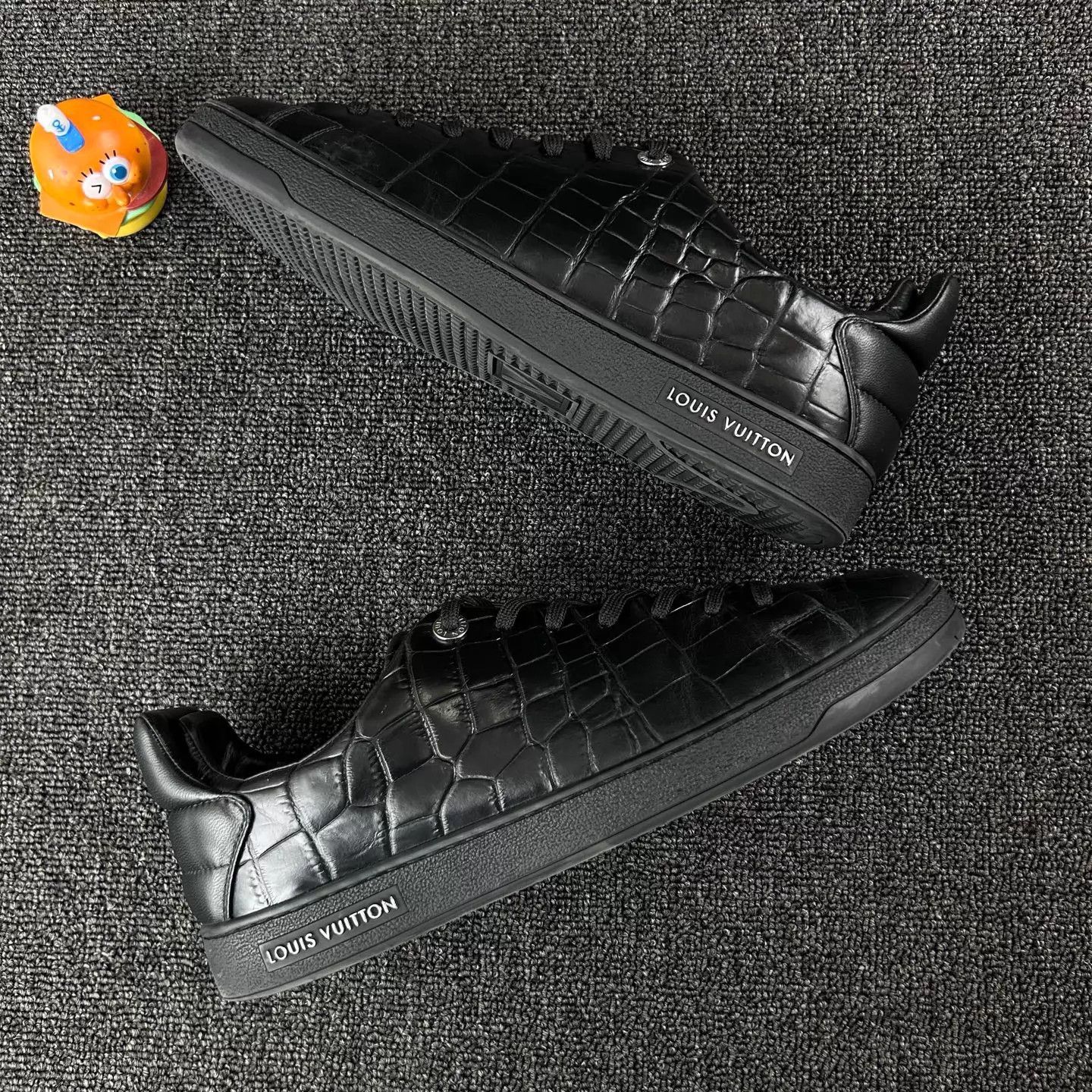 Louis Vuitton LV Black Crocodile Embossed Sneaker 41 Size US 8 / EU 41 - 4 Thumbnail