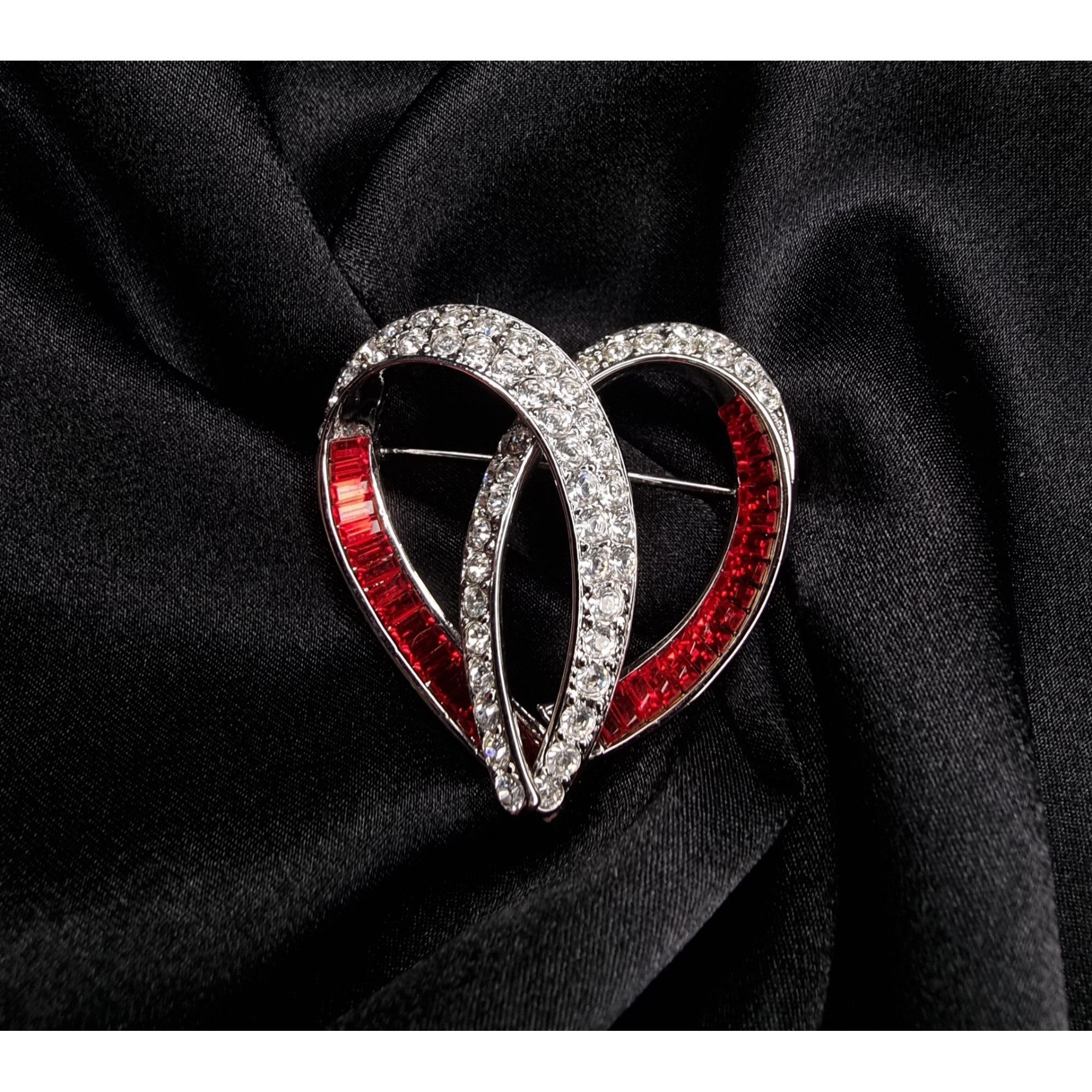Vintage Vintage Nolan Miller Red & Clear Crystal Rhinestone Heart Br Size ONE SIZE - 2 Thumbnail
