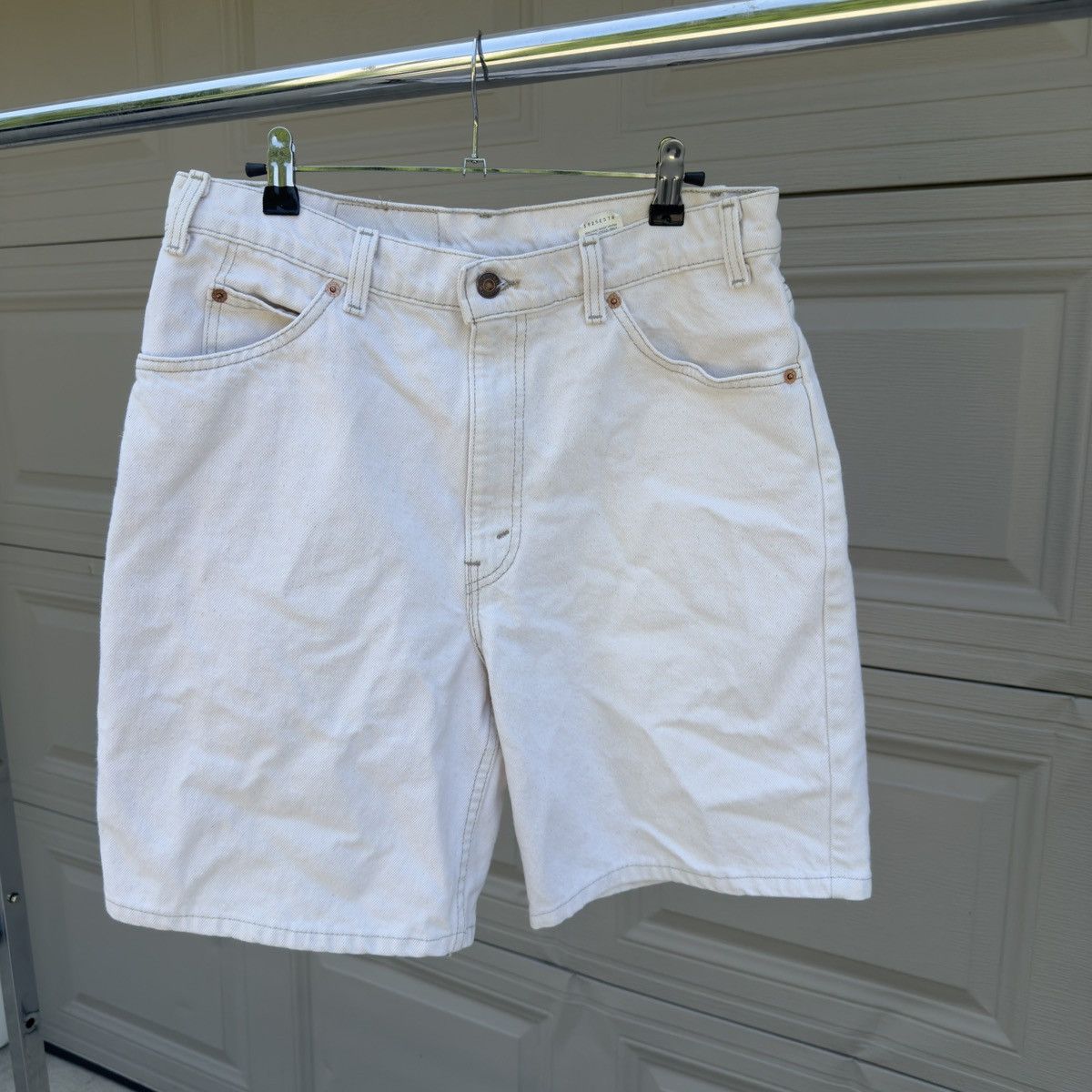 Levi's 90s Levi's 550 White Denim Shorts ERD Grunge Chrome ERL Size US 33 - 6 Thumbnail