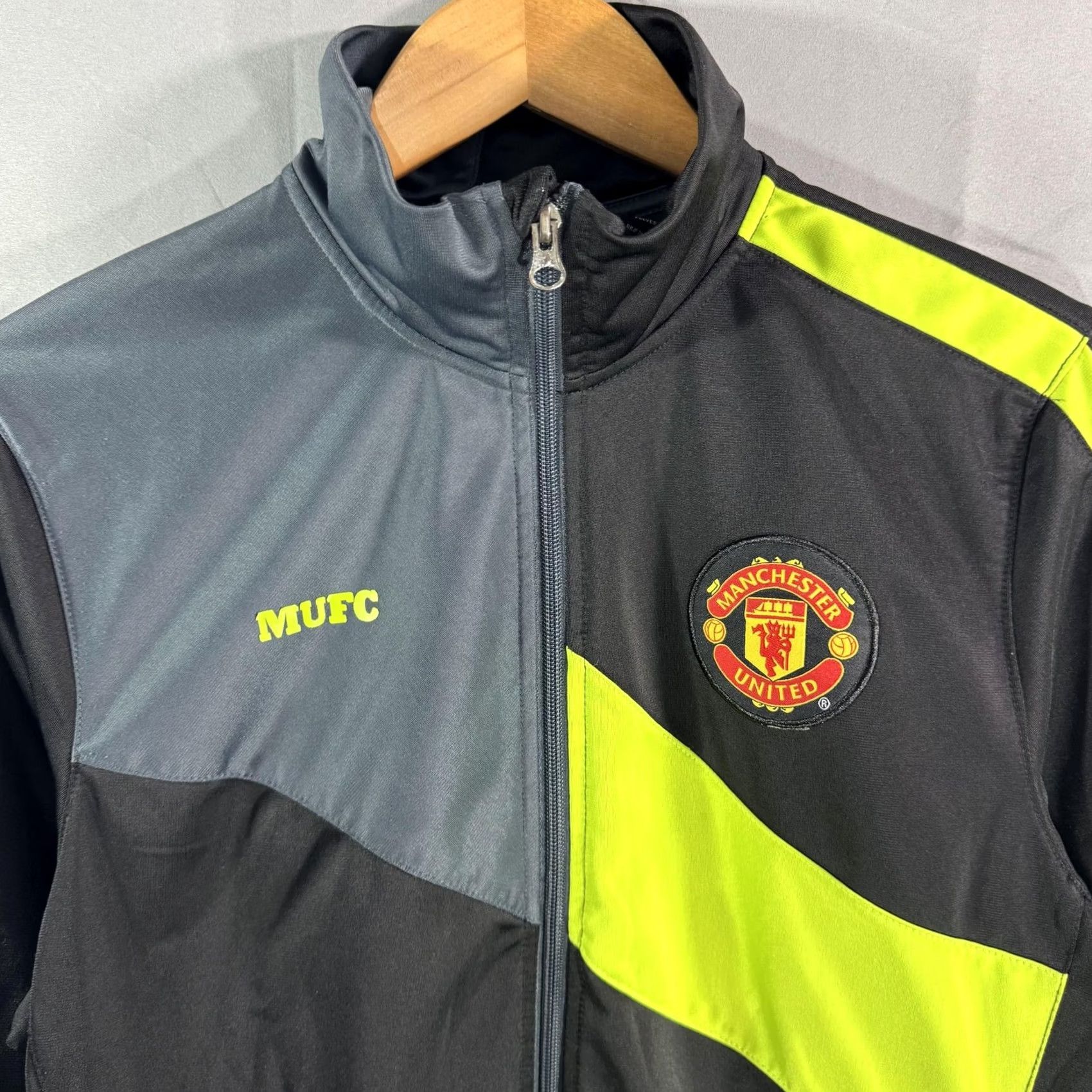 Vintage Manchester United Jacket Mens Medium Black Gray Neon Yellow Full Zip Soccer MUFC Jacket Size US M / EU 48-50 / 2 - 3 Thumbnail