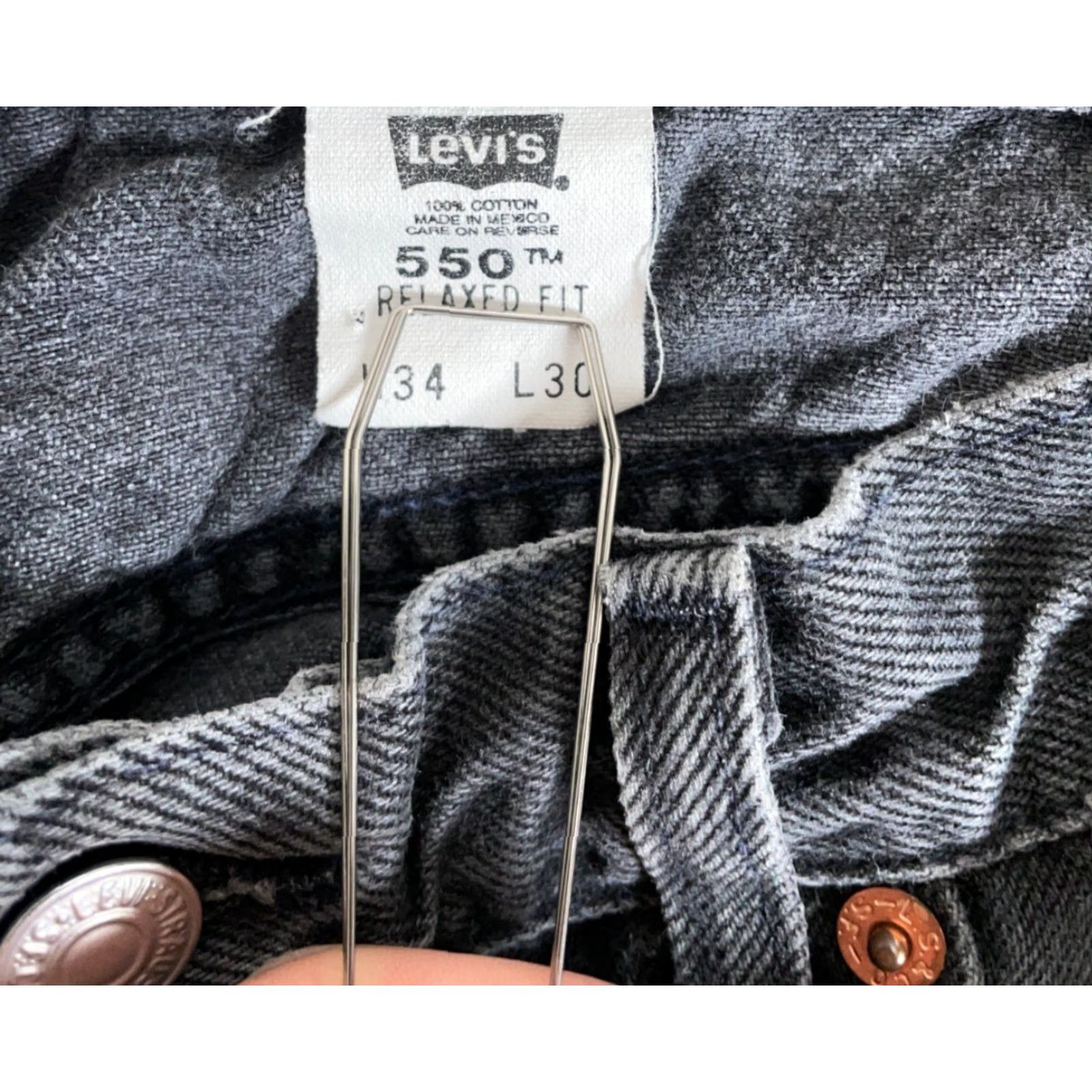 Levi's VINTAGE Levi's 550 Jeans Men's Tapered Fit Relaxed 31 x 29 Black 2000s Retro Classic Size US 31 - 3 Thumbnail