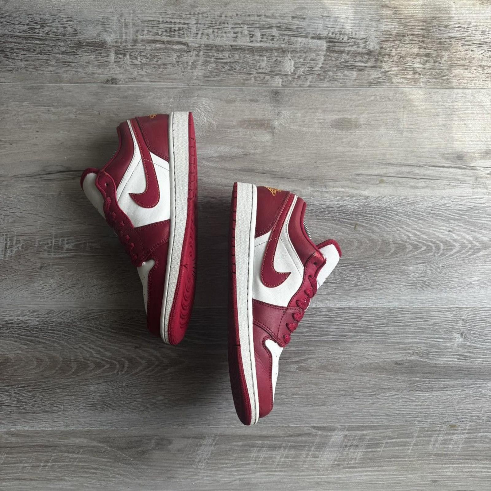 Jordan Brand NIKE • JORDAN 1 Low "Cardinal Red" (9M) Size US 9 / EU 42 - 9 Thumbnail