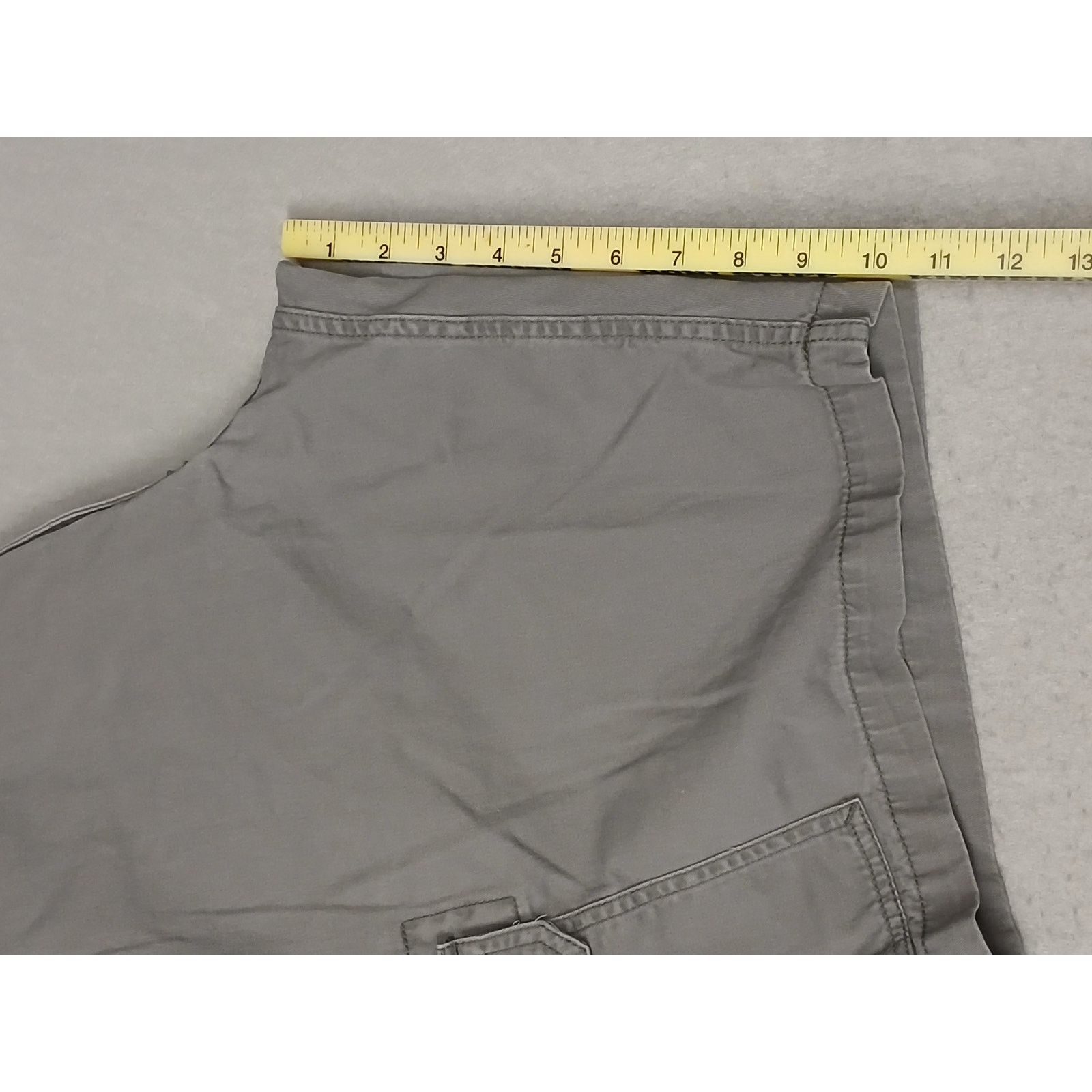 U.S. Polo Assn. U.S. Polo Assn. (44) Men's Gray Cargo Khaki Relaxed Shorts Size US 44 / EU 60 - 3 Thumbnail