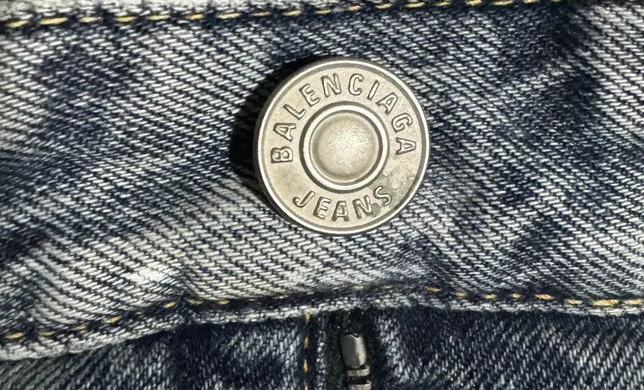 Balenciaga Balenciaga Graffiti Shorts Size US 30 / EU 46 - 2 Thumbnail
