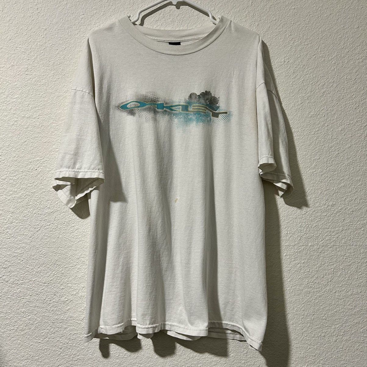 Vintage Vintage Y2K Oakley Large Logo T-Shirt Men’s XXL Size US XXL / EU 58 / 5 - 1 Thumbnail