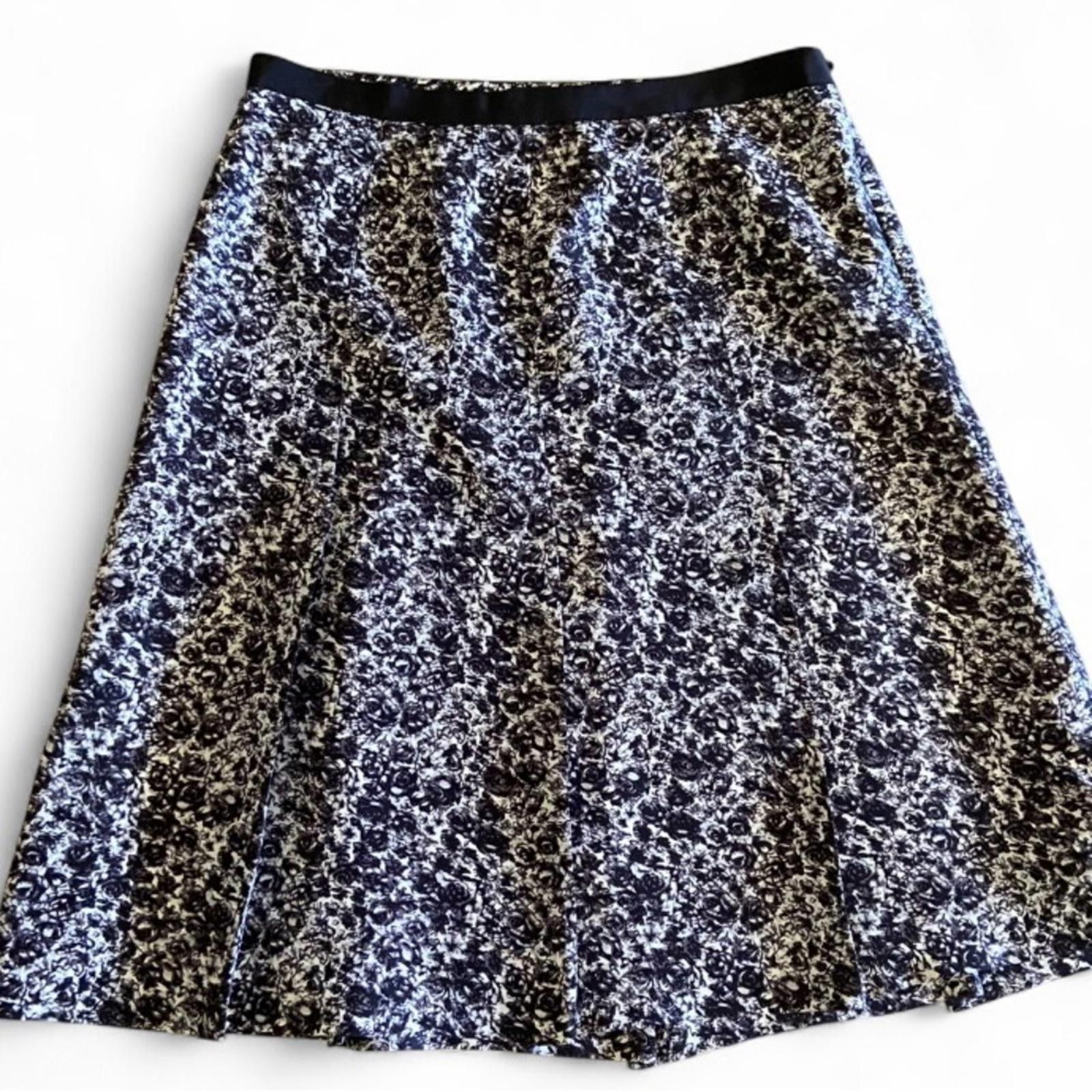 Banana Republic Banana Republic Silk Black Floral A-Line Skirt Womens Size 4 Size 27" / US 4 / IT 40 - 1 Thumbnail